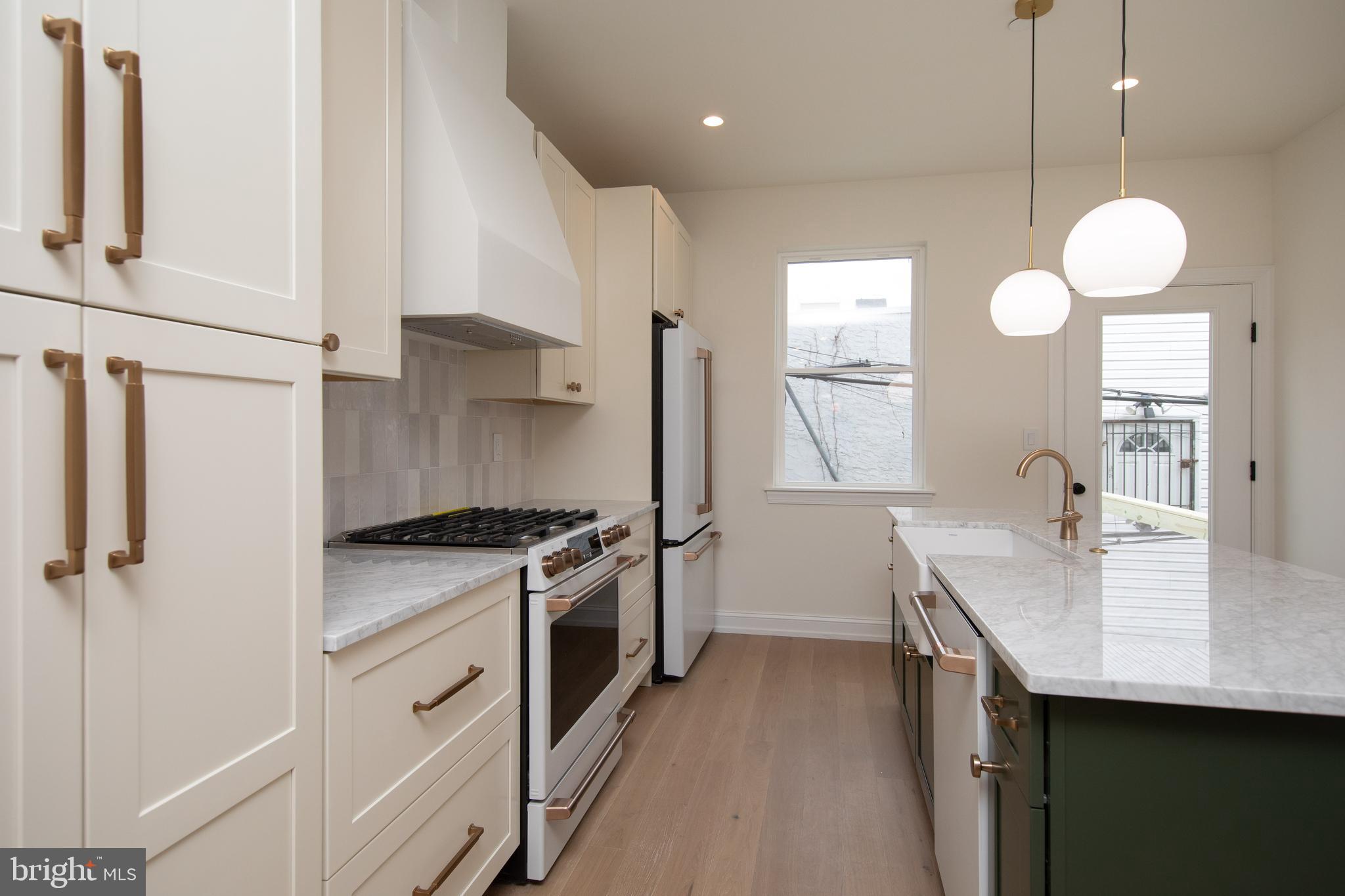 POINT BREEZE - Residential