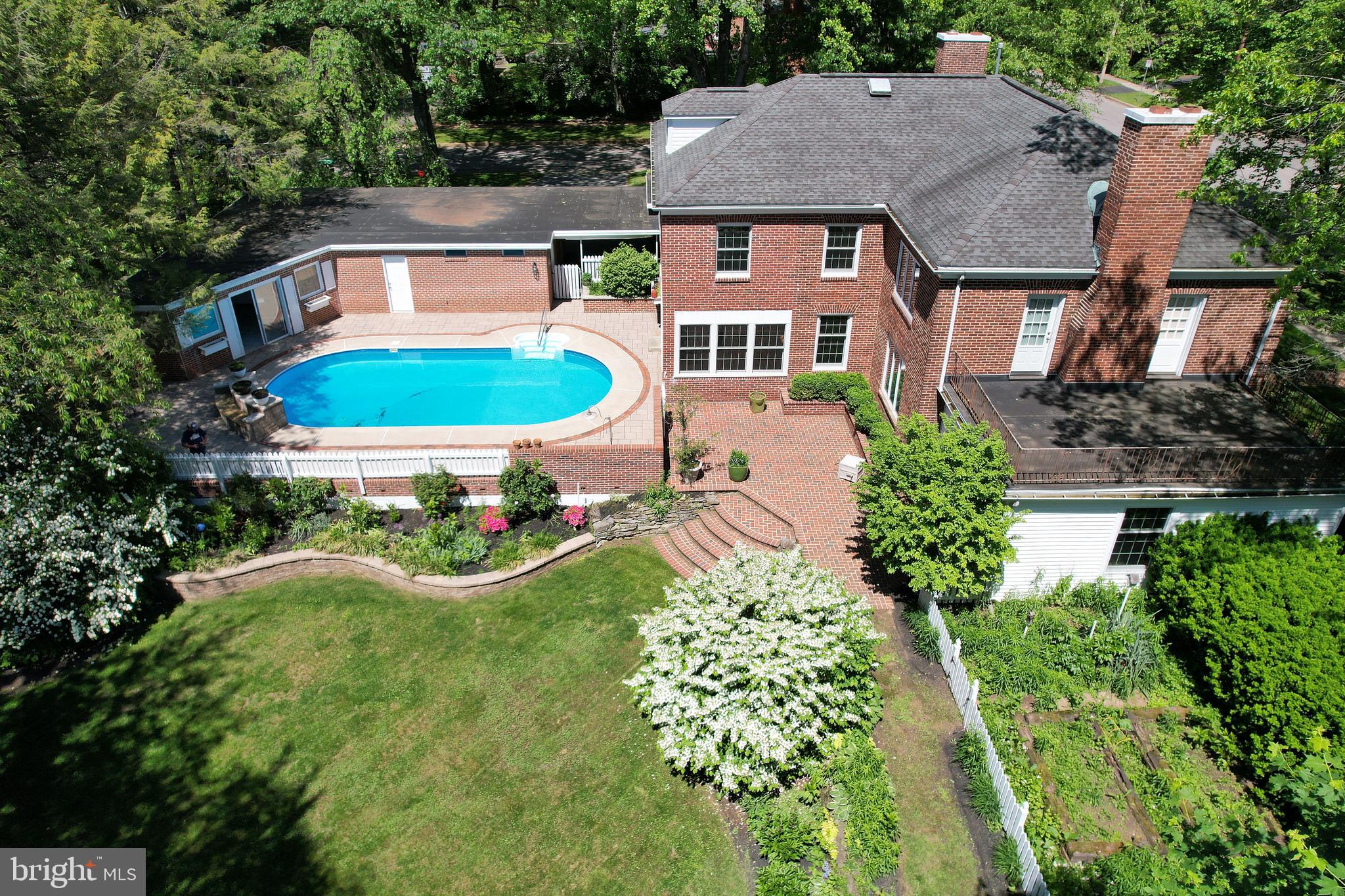 COLLEGE HEIGHTS - Residential