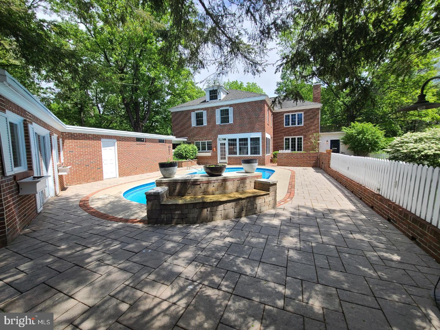 COLLEGE HEIGHTS - Residential