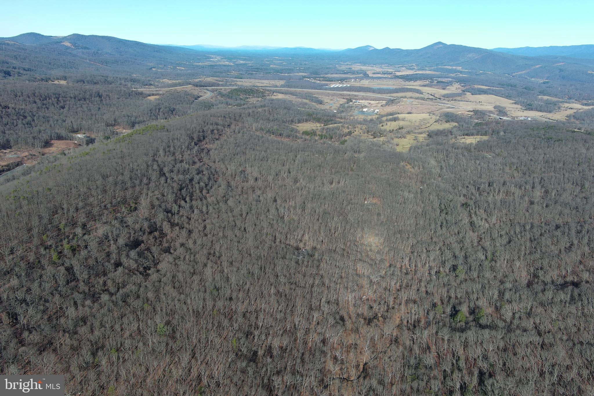 WALNUT BOTTOM HIDEAWAY - Land