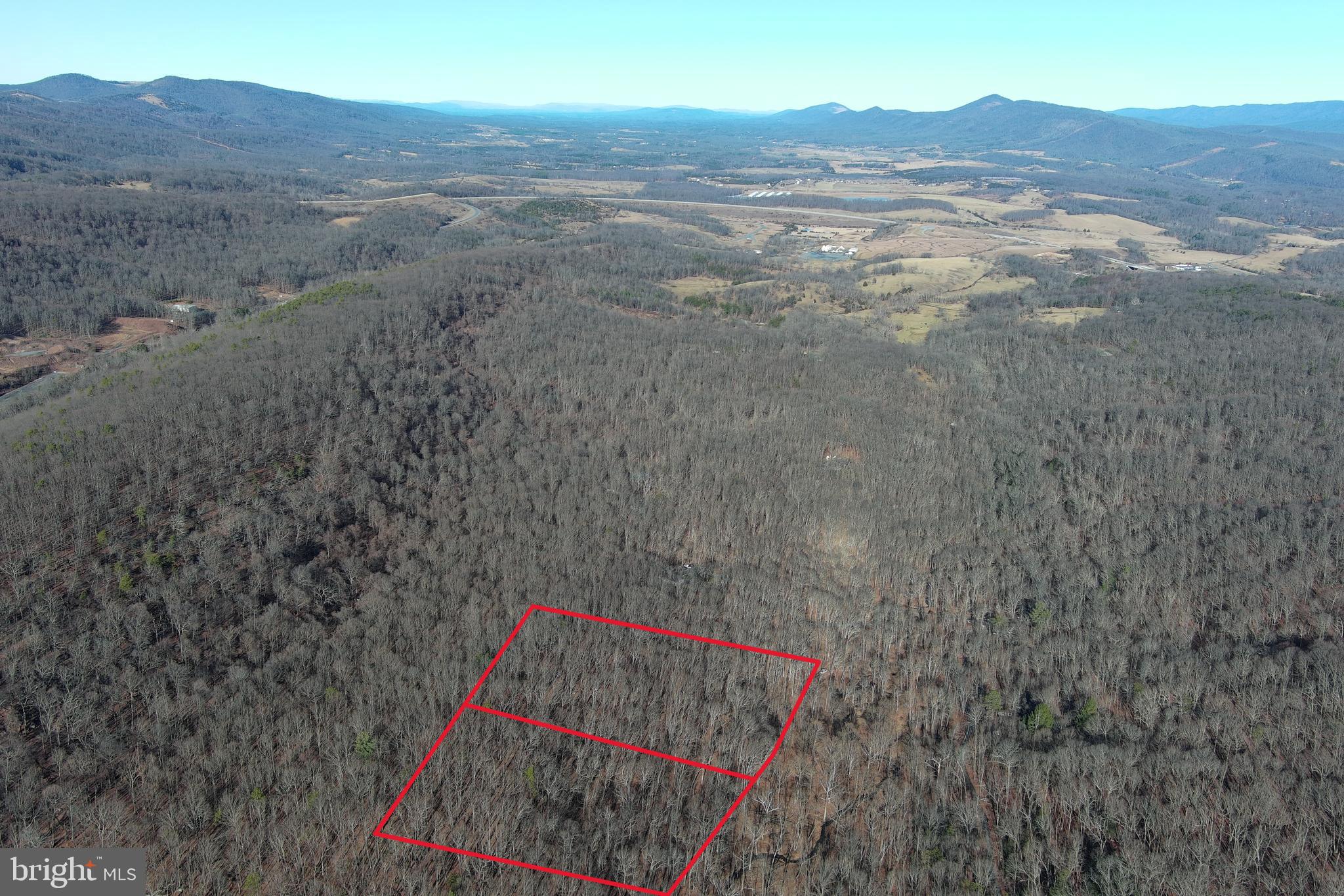 WALNUT BOTTOM HIDEAWAY - Land