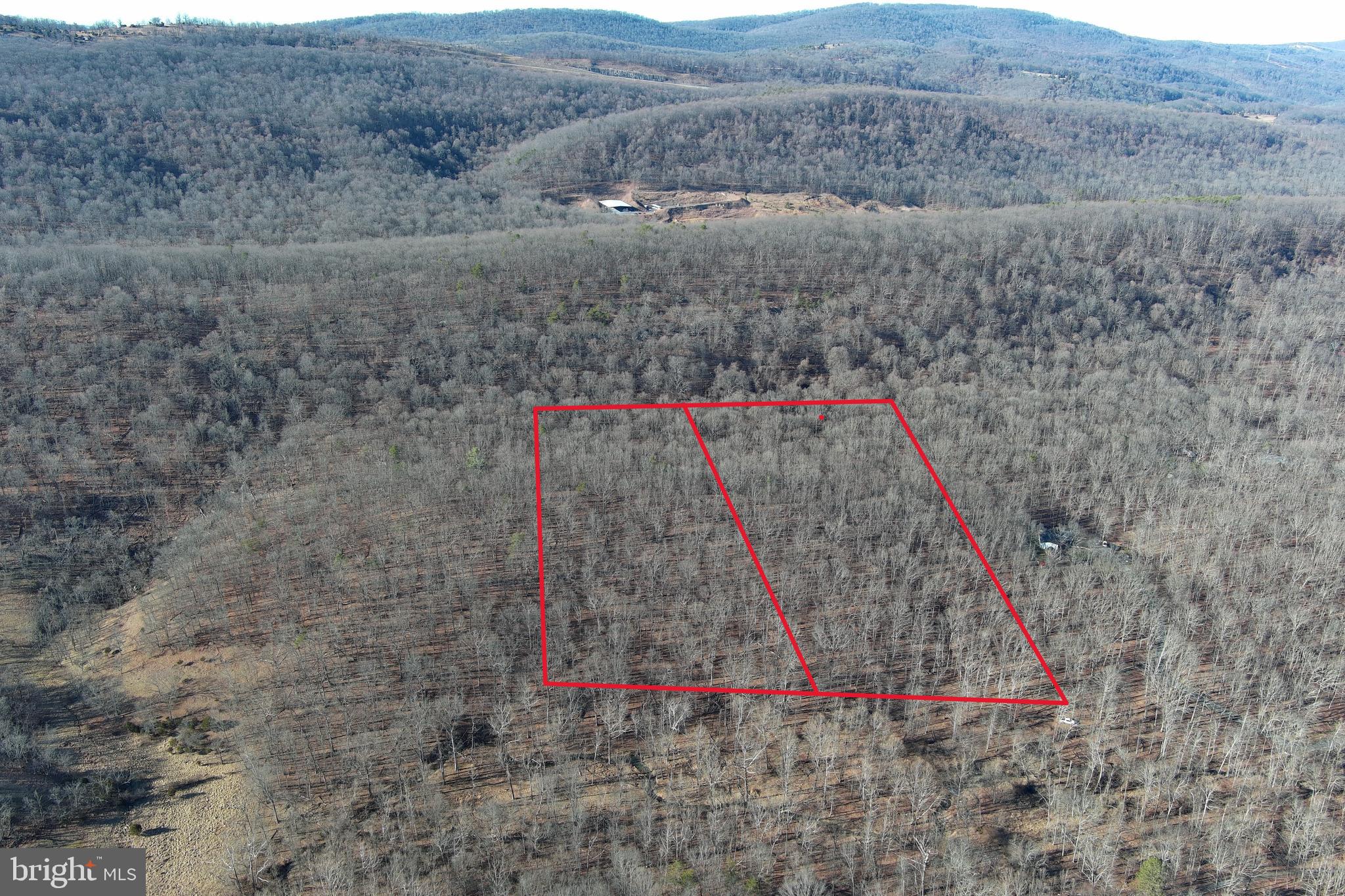 WALNUT BOTTOM HIDEAWAY - Land