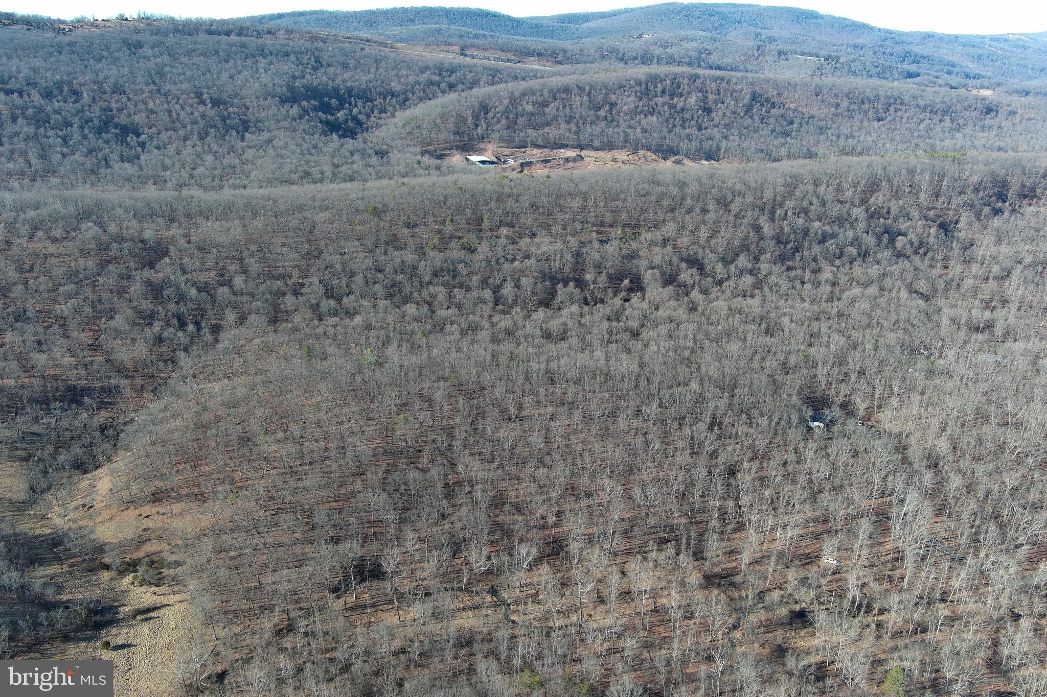 WALNUT BOTTOM HIDEAWAY - Land