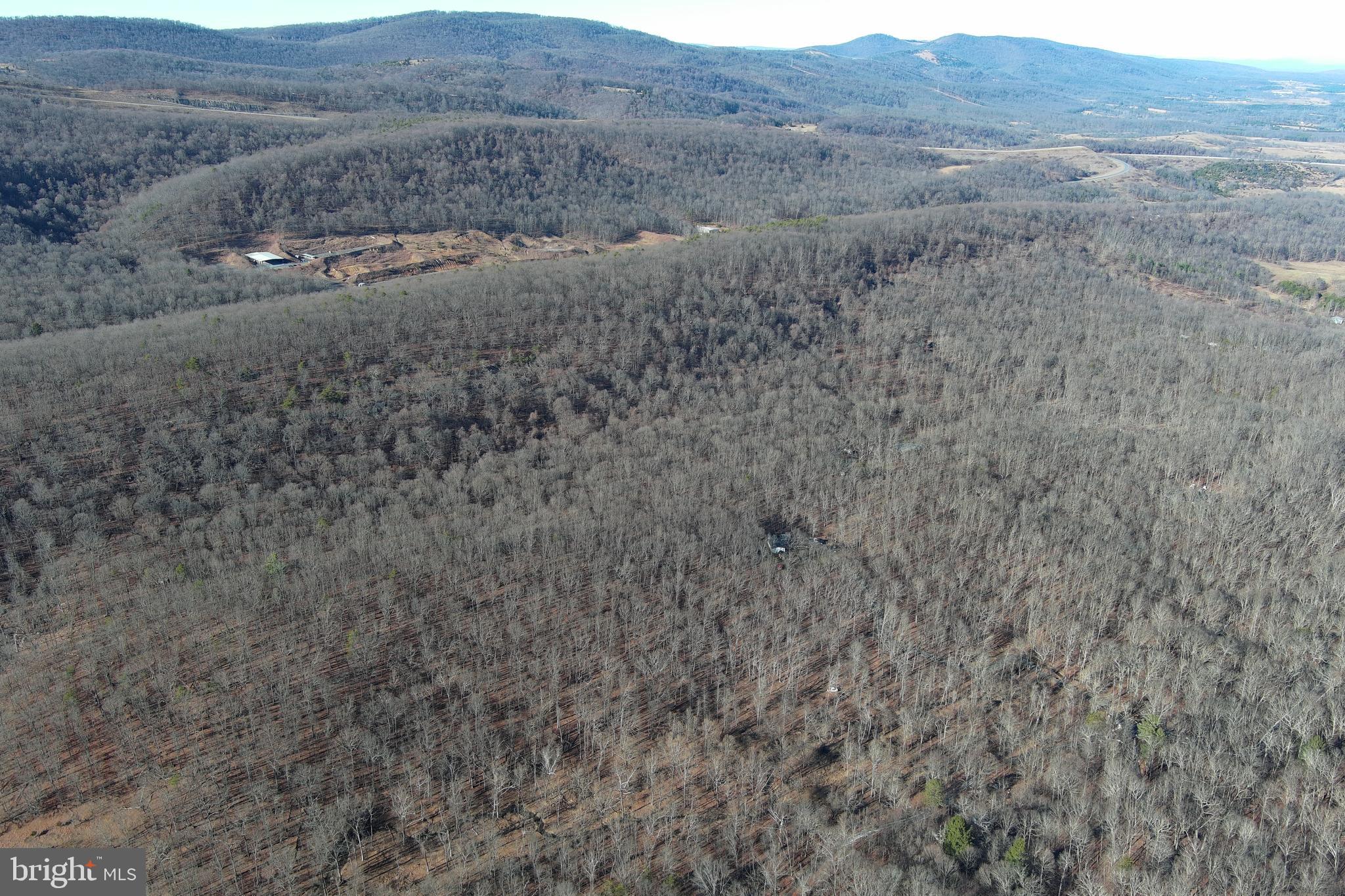 WALNUT BOTTOM HIDEAWAY - Land