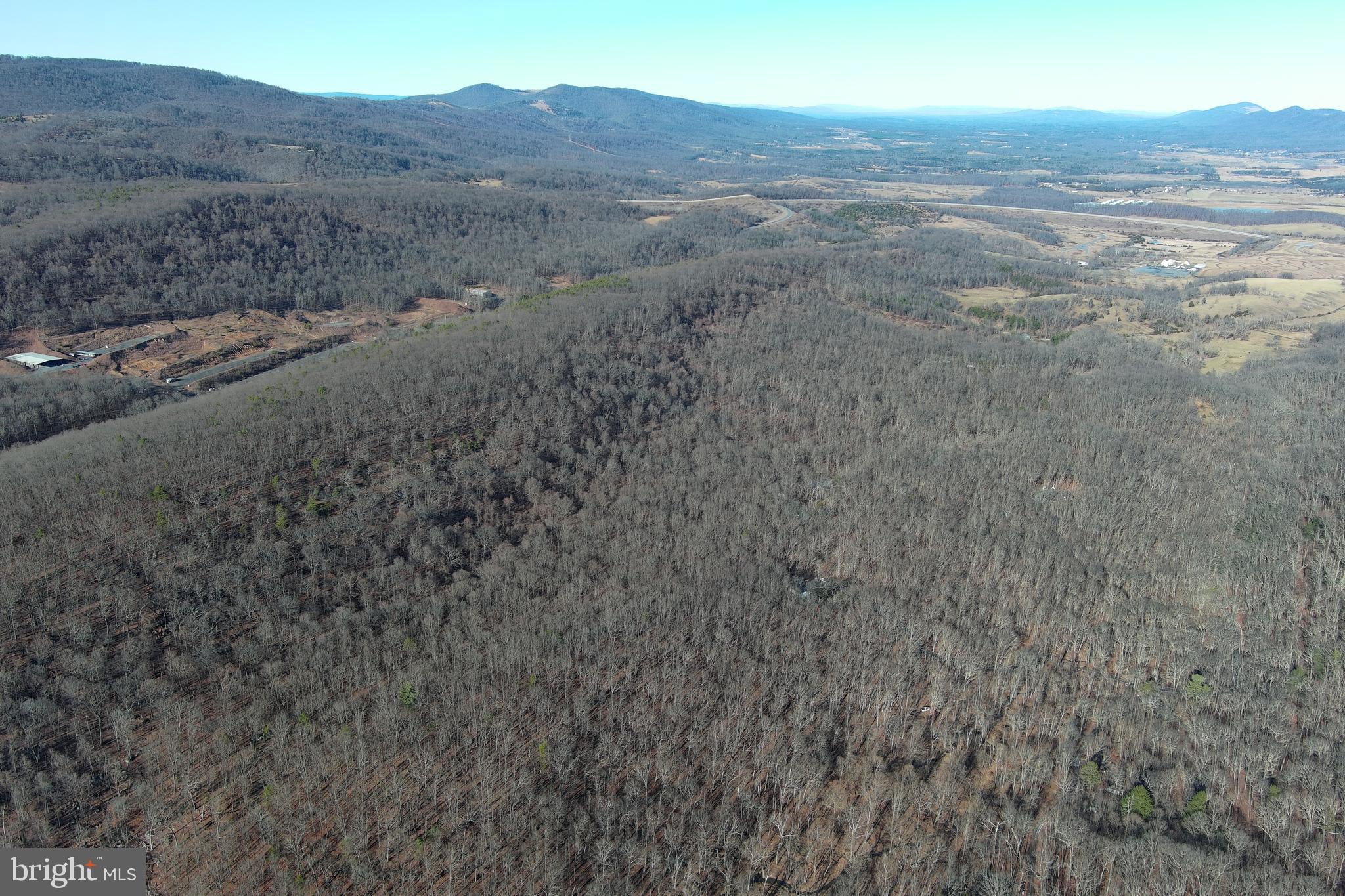 WALNUT BOTTOM HIDEAWAY - Land