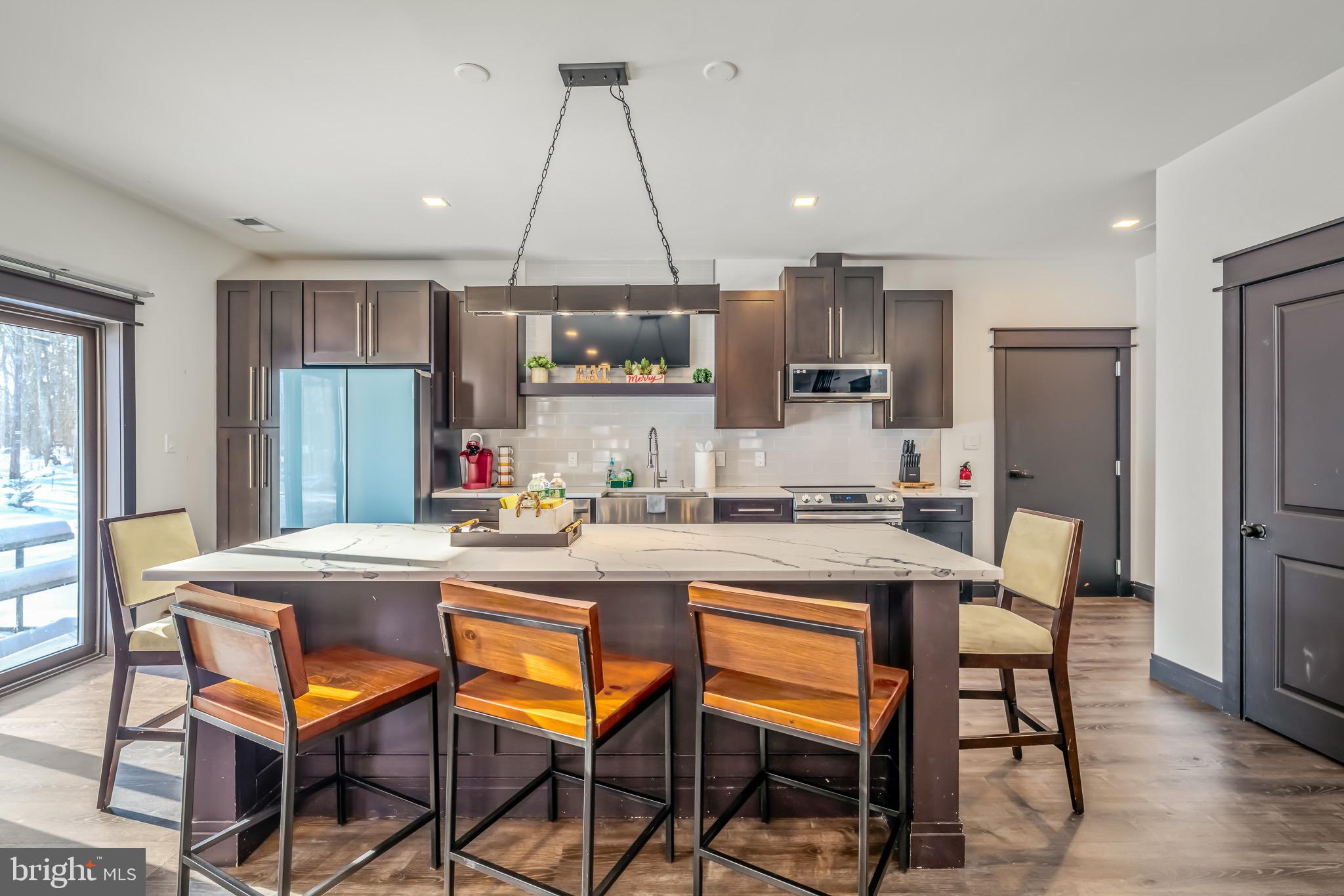 7813 LAKE SHORE DRIVE