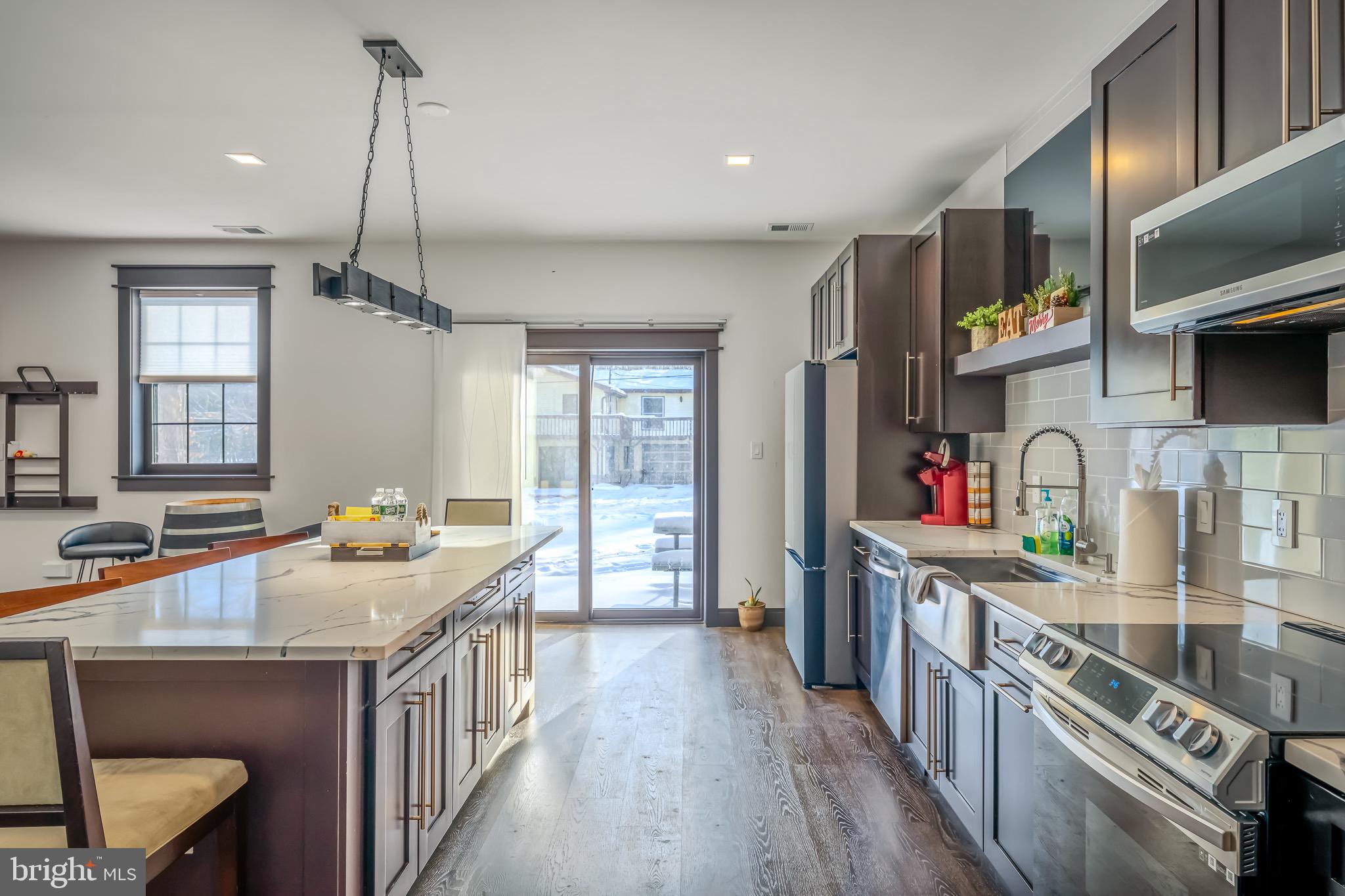 7813 LAKE SHORE DRIVE