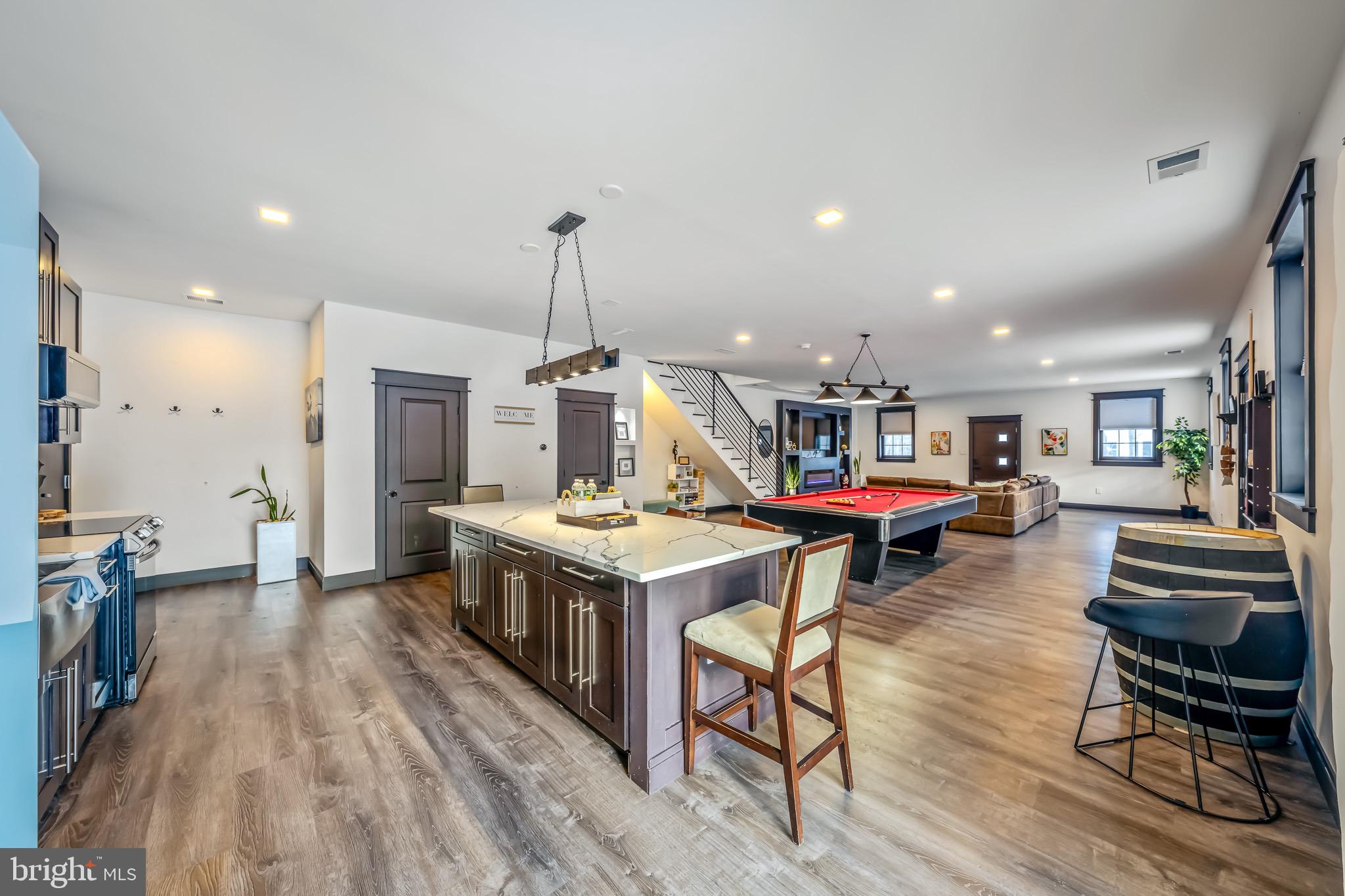 7813 LAKE SHORE DRIVE