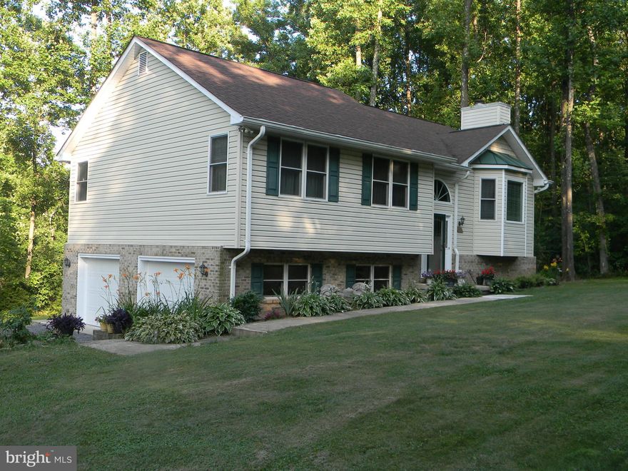 A private drive ushers you to this beautifully appointed split level home. Crown moldings, vaulted ceiling, gorgeous cabinets and wood flooring in common areas. Ensuite master bedroom with walk-in closet, soaking tub and large shower. Large deck and patio for entertaining or just enjoying the serenity. Just a short drive to Front Royal and a very short walk to the Appalacian Trail.