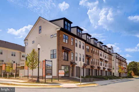 22885 Tawny Pine Sqr, Ashburn, VA MLS: VALO2109492