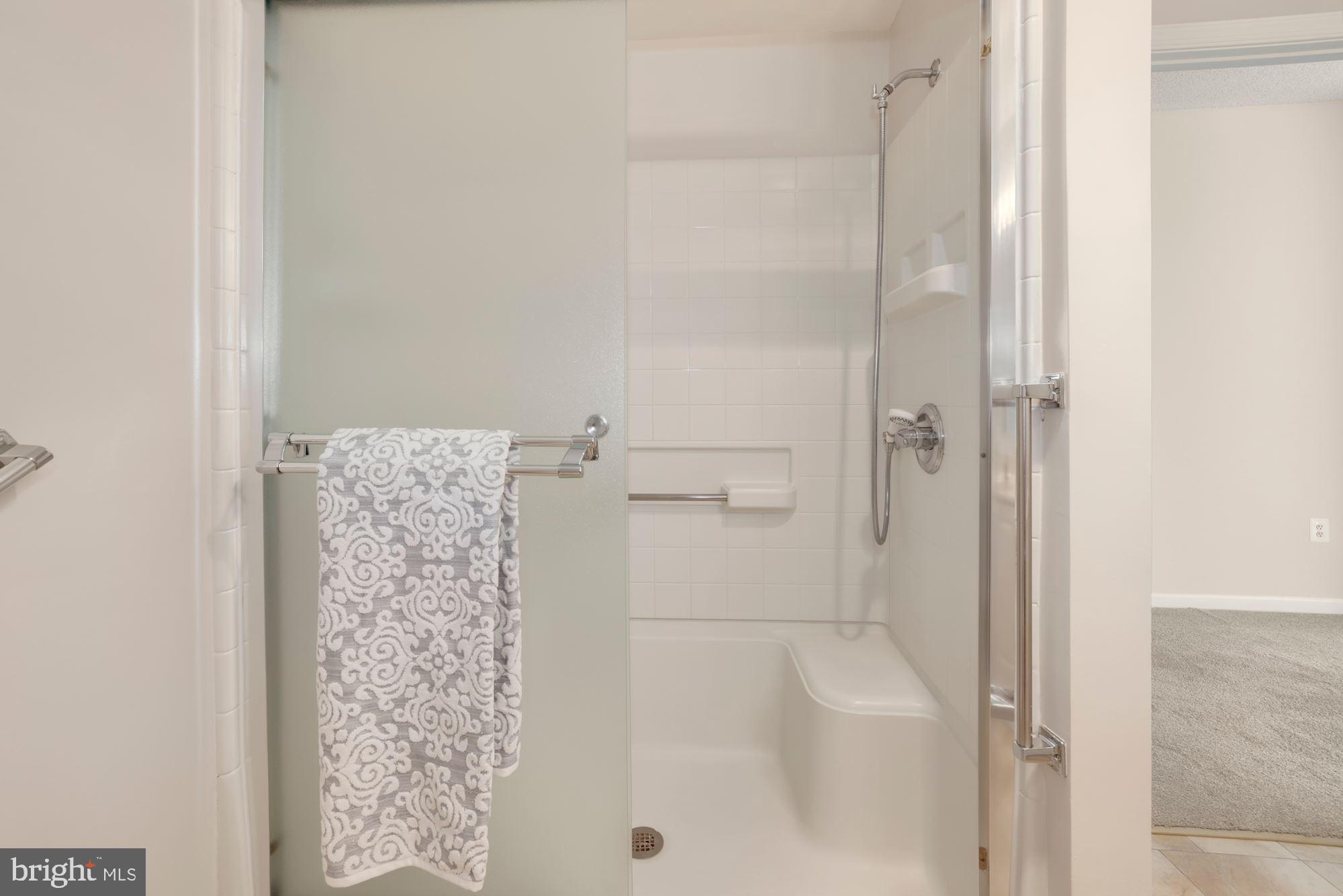 TURNBERRY COURTS AT LEIS - Residential