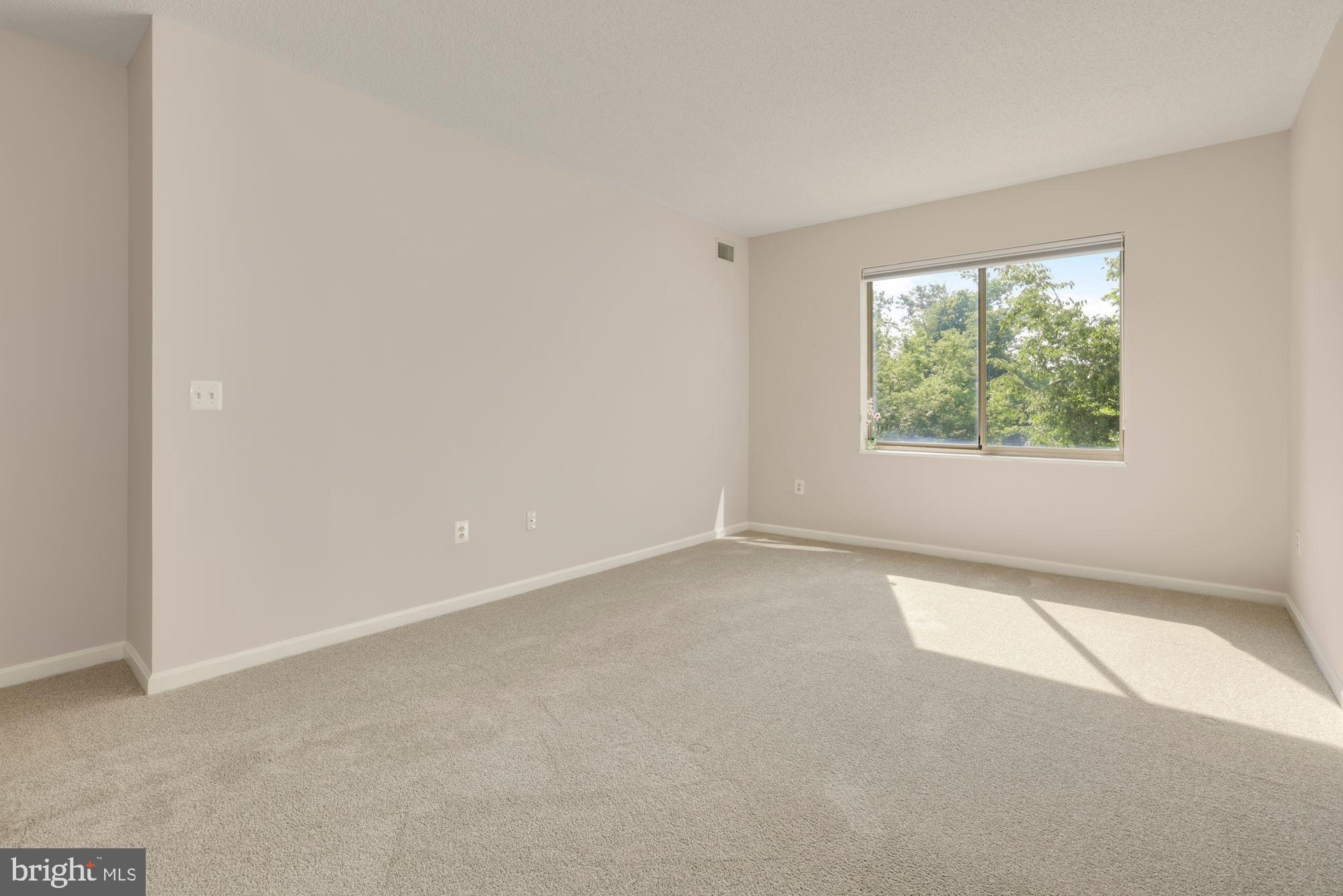 TURNBERRY COURTS AT LEIS - Residential