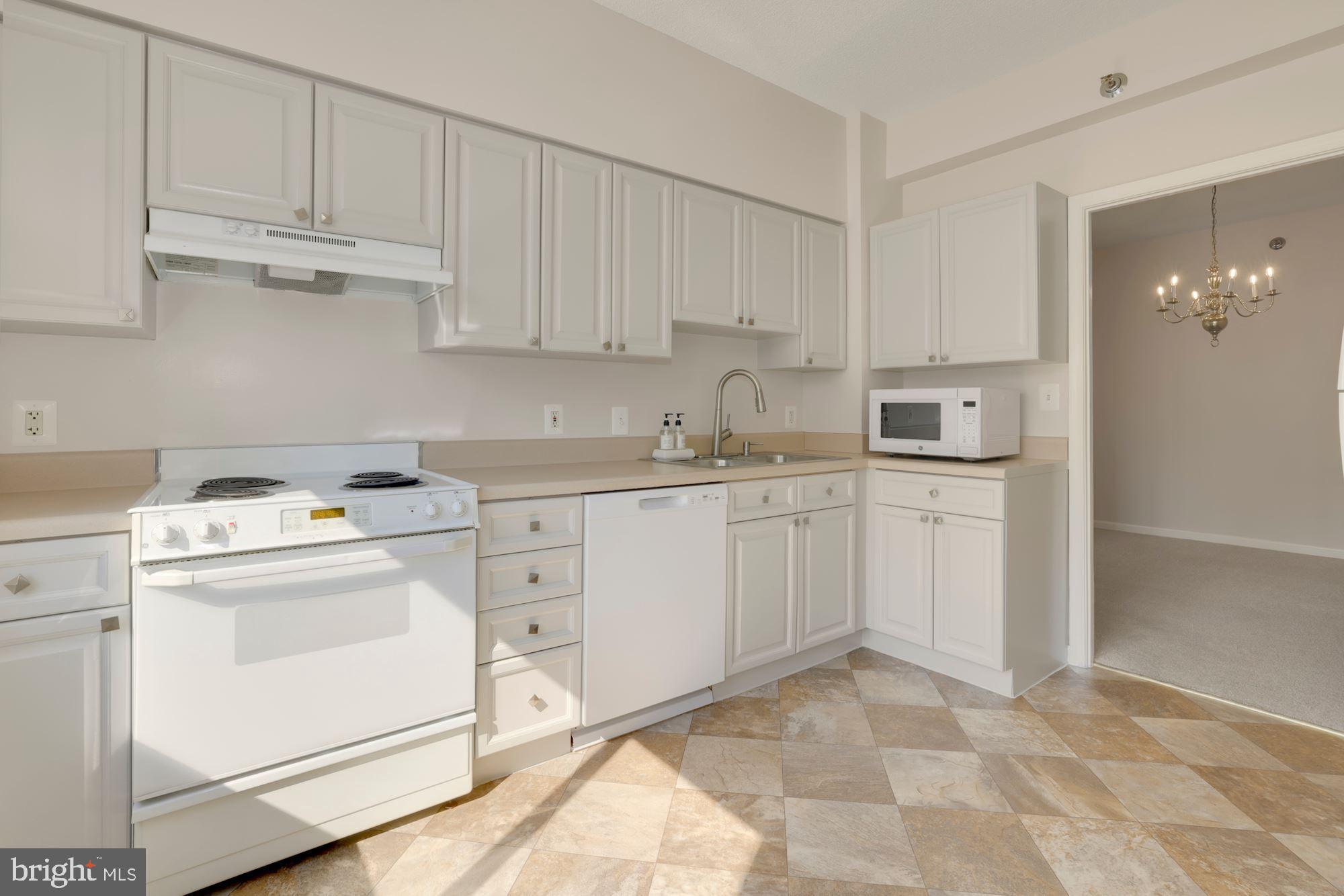 TURNBERRY COURTS AT LEIS - Residential