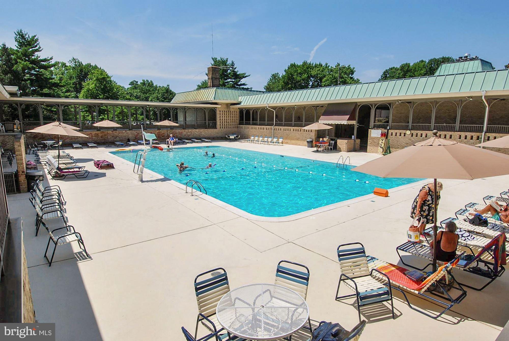 TURNBERRY COURTS AT LEIS - Residential