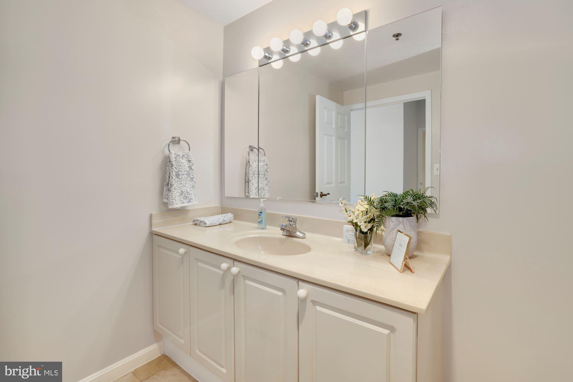 TURNBERRY COURTS AT LEIS - Residential