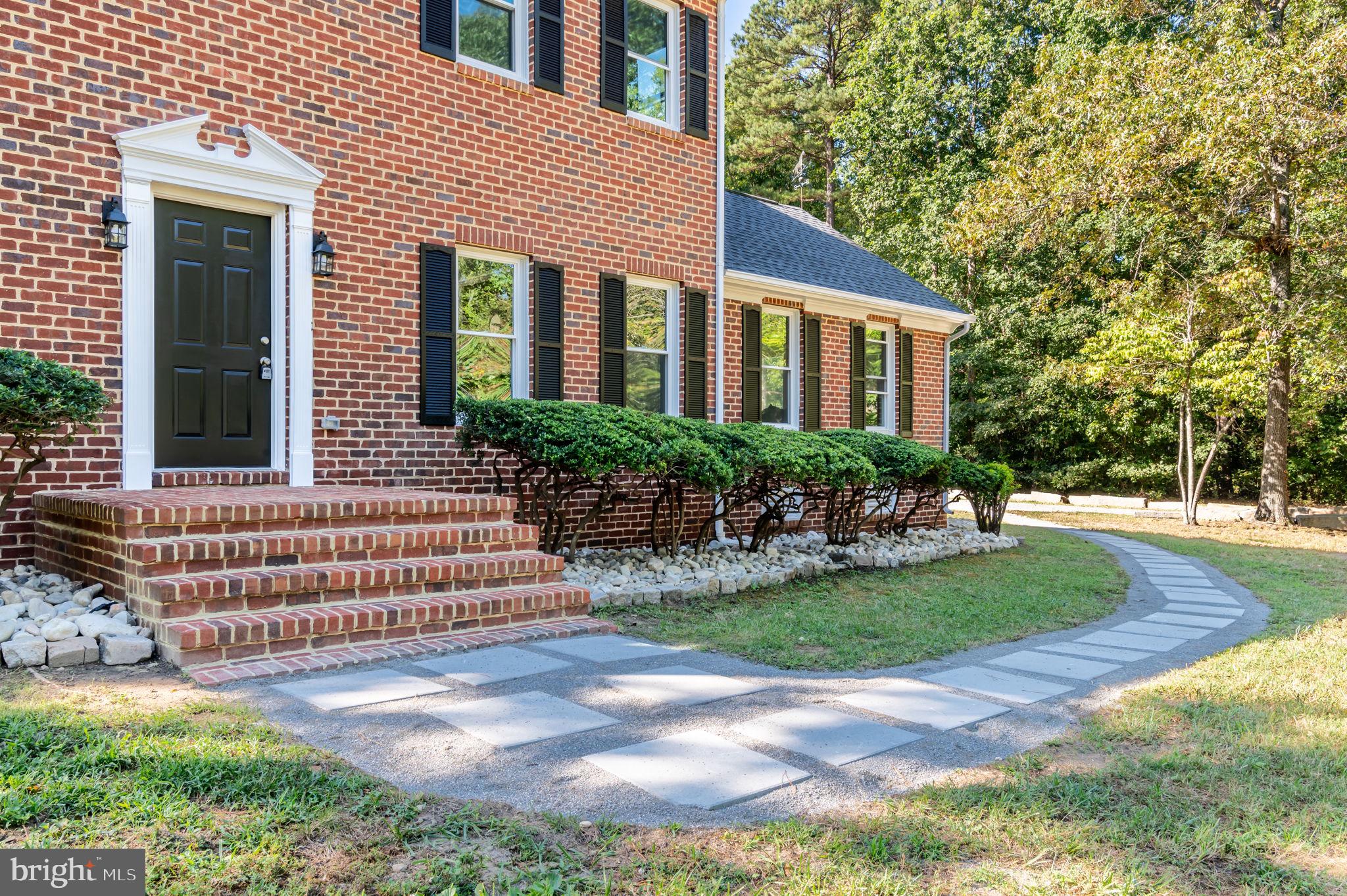 ELMONT - Residential