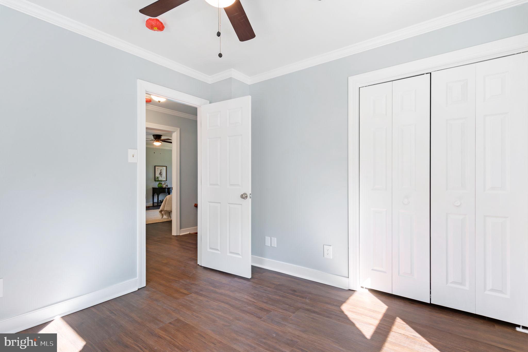 ELMONT - Residential