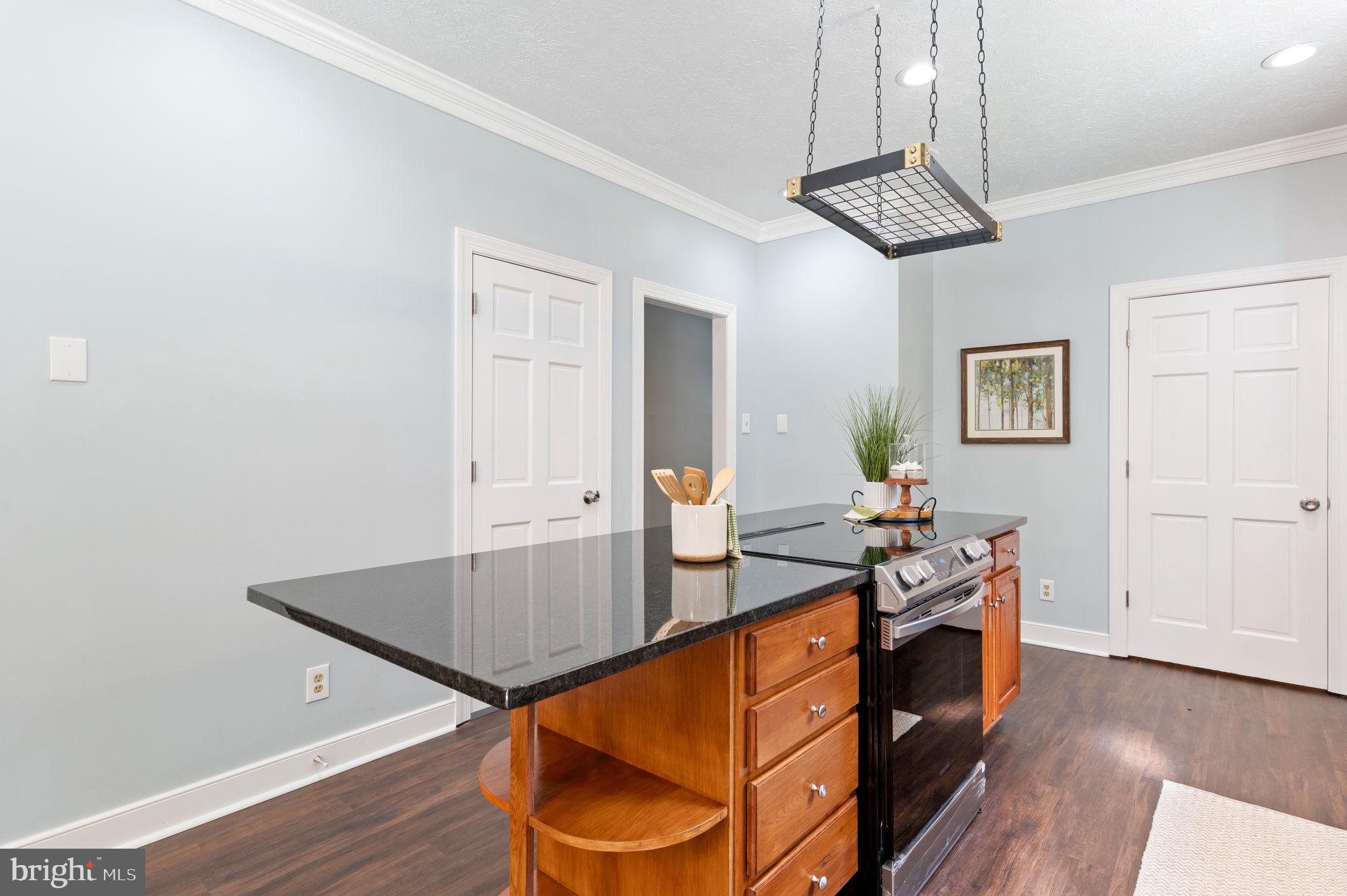 ELMONT - Residential