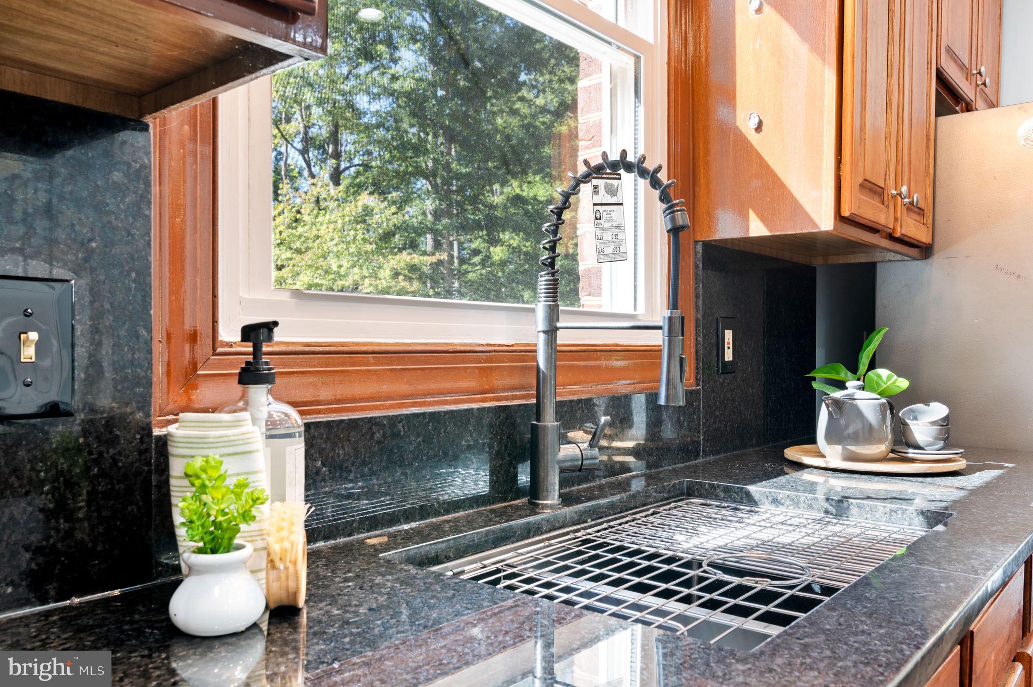 ELMONT - Residential