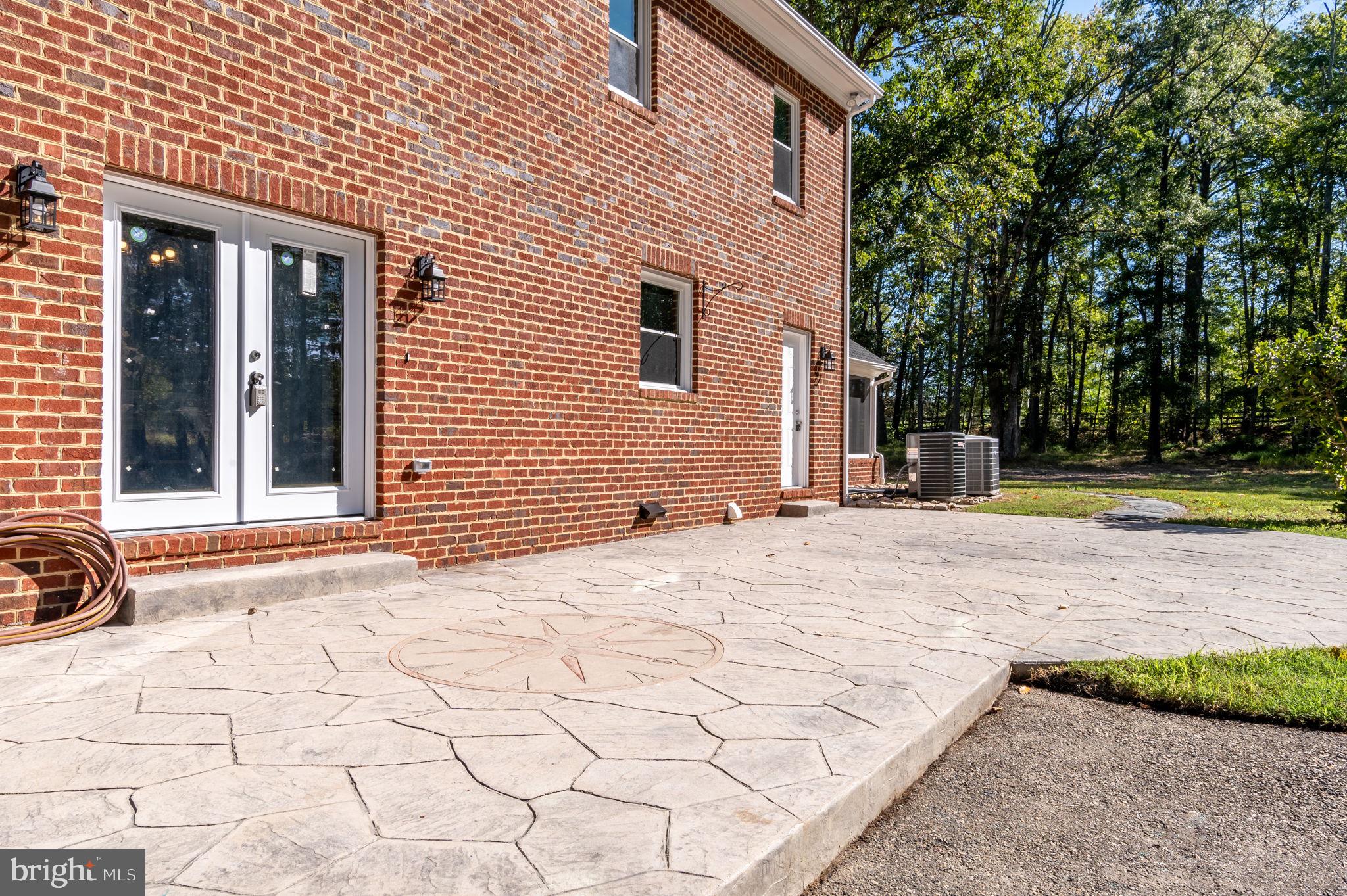 ELMONT - Residential