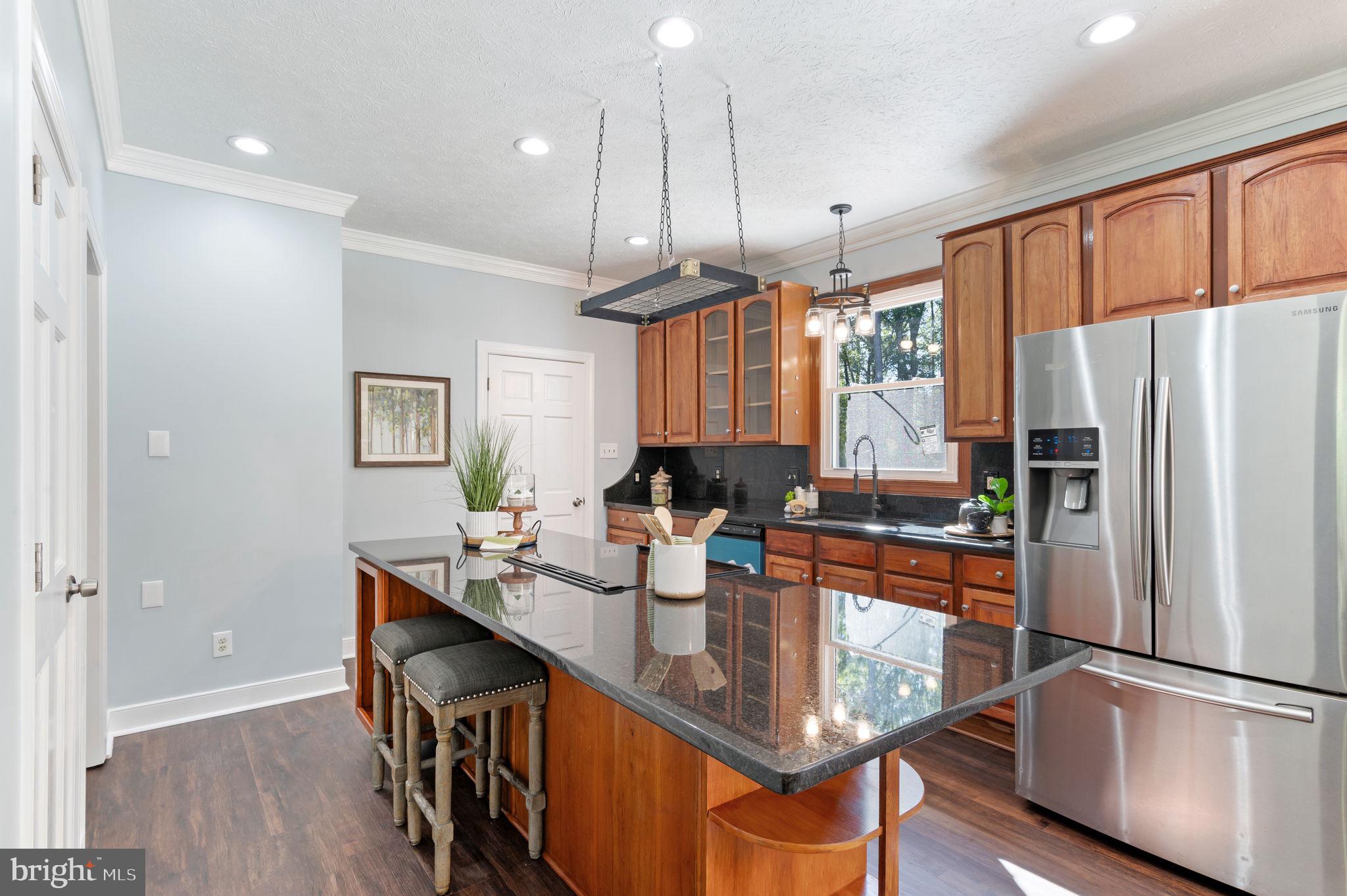 ELMONT - Residential