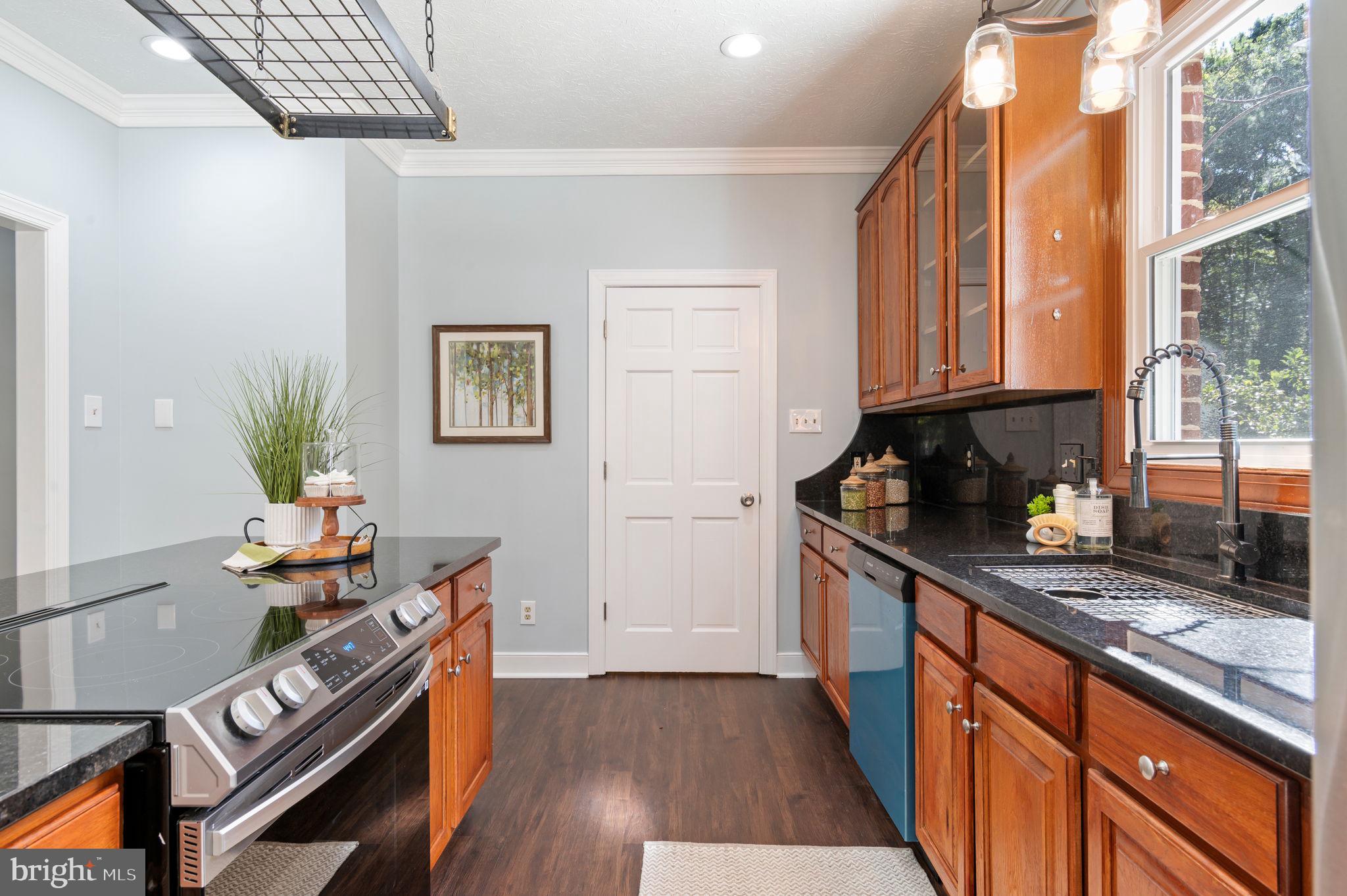 ELMONT - Residential