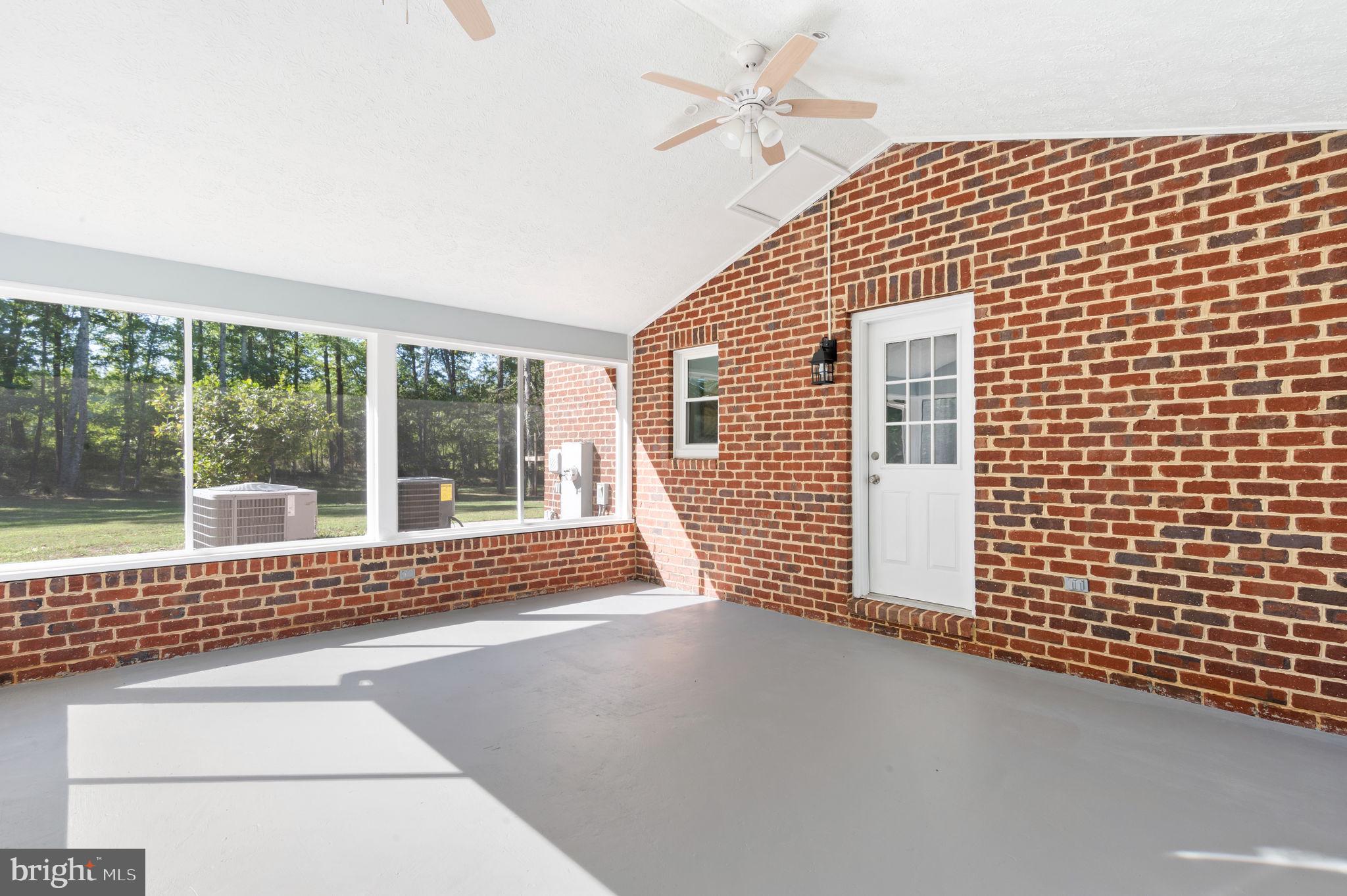 ELMONT - Residential