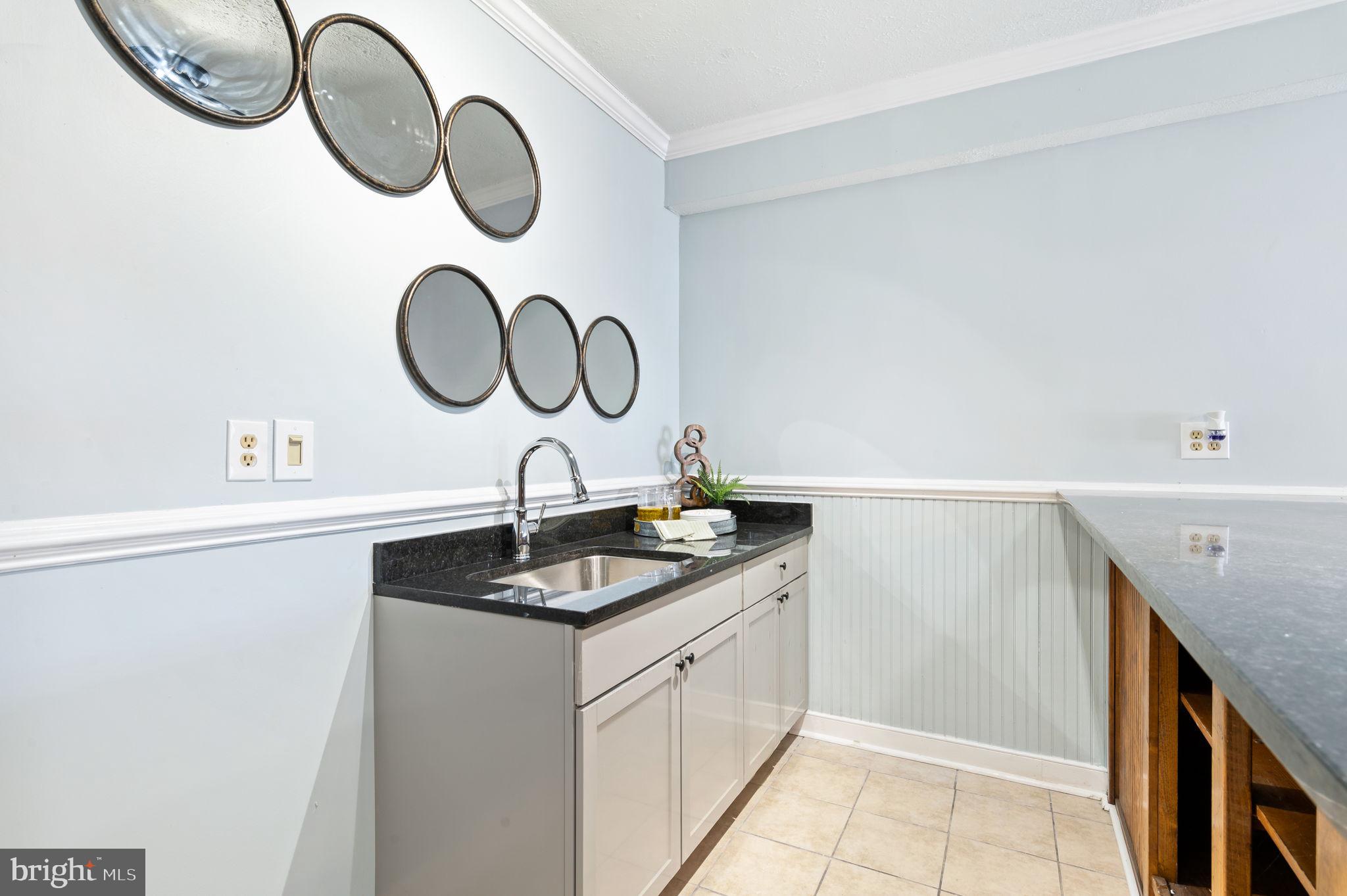 ELMONT - Residential