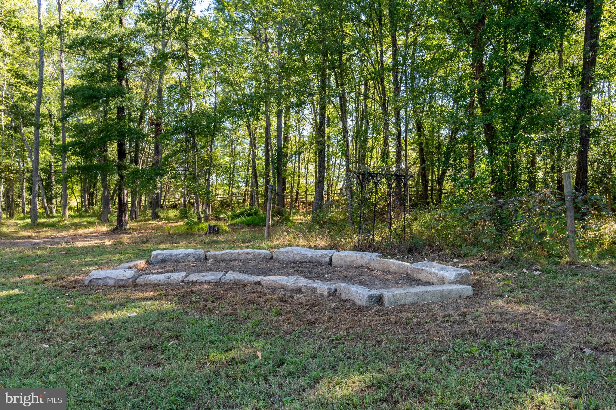 ELMONT - Residential