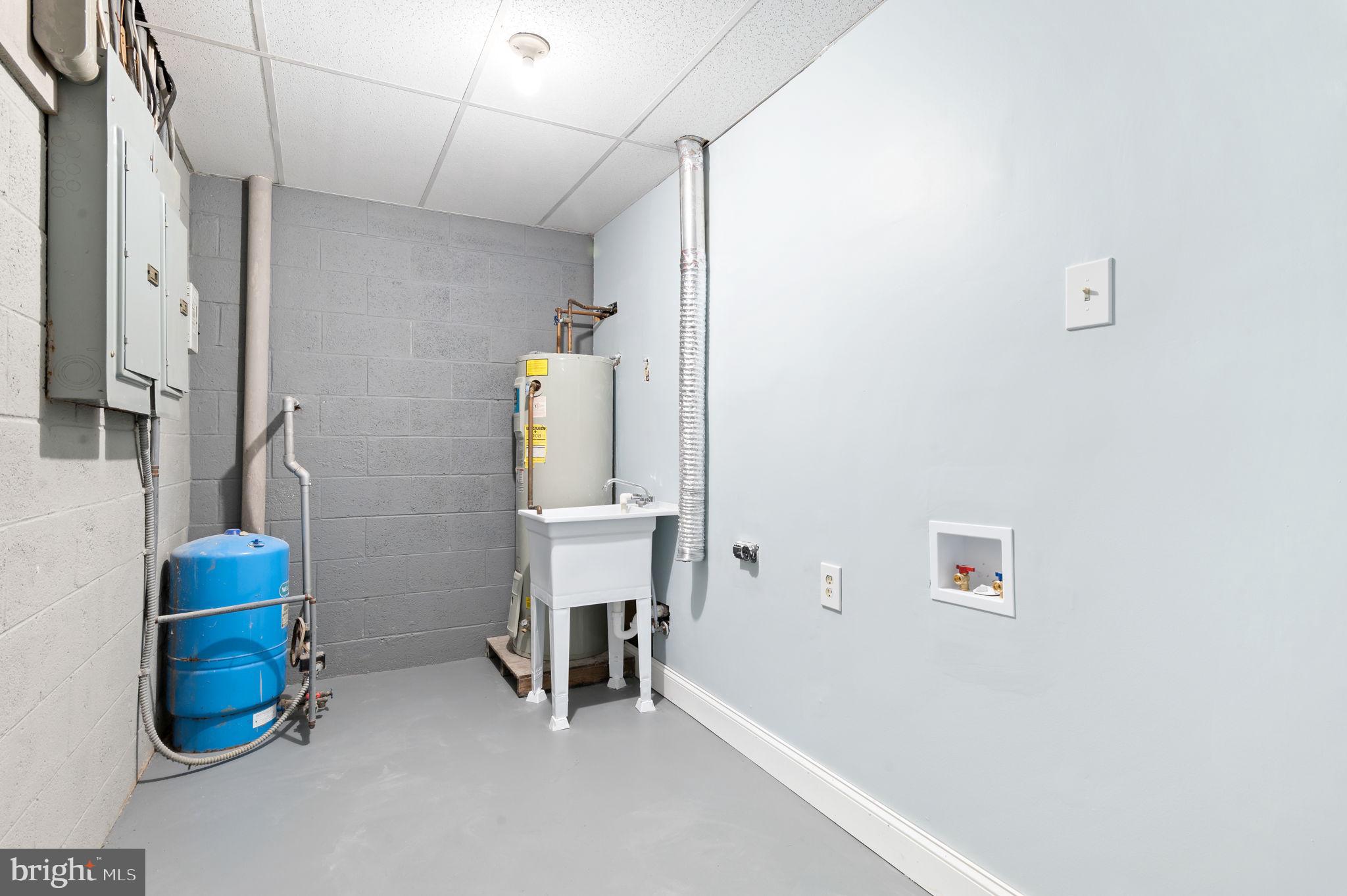 ELMONT - Residential