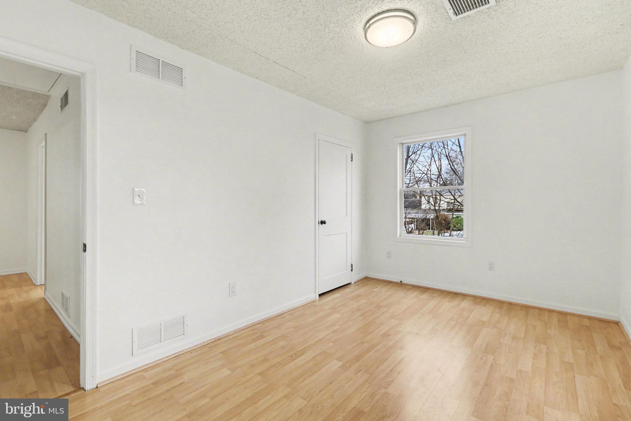 DUKE STREET COMMONS - Residential