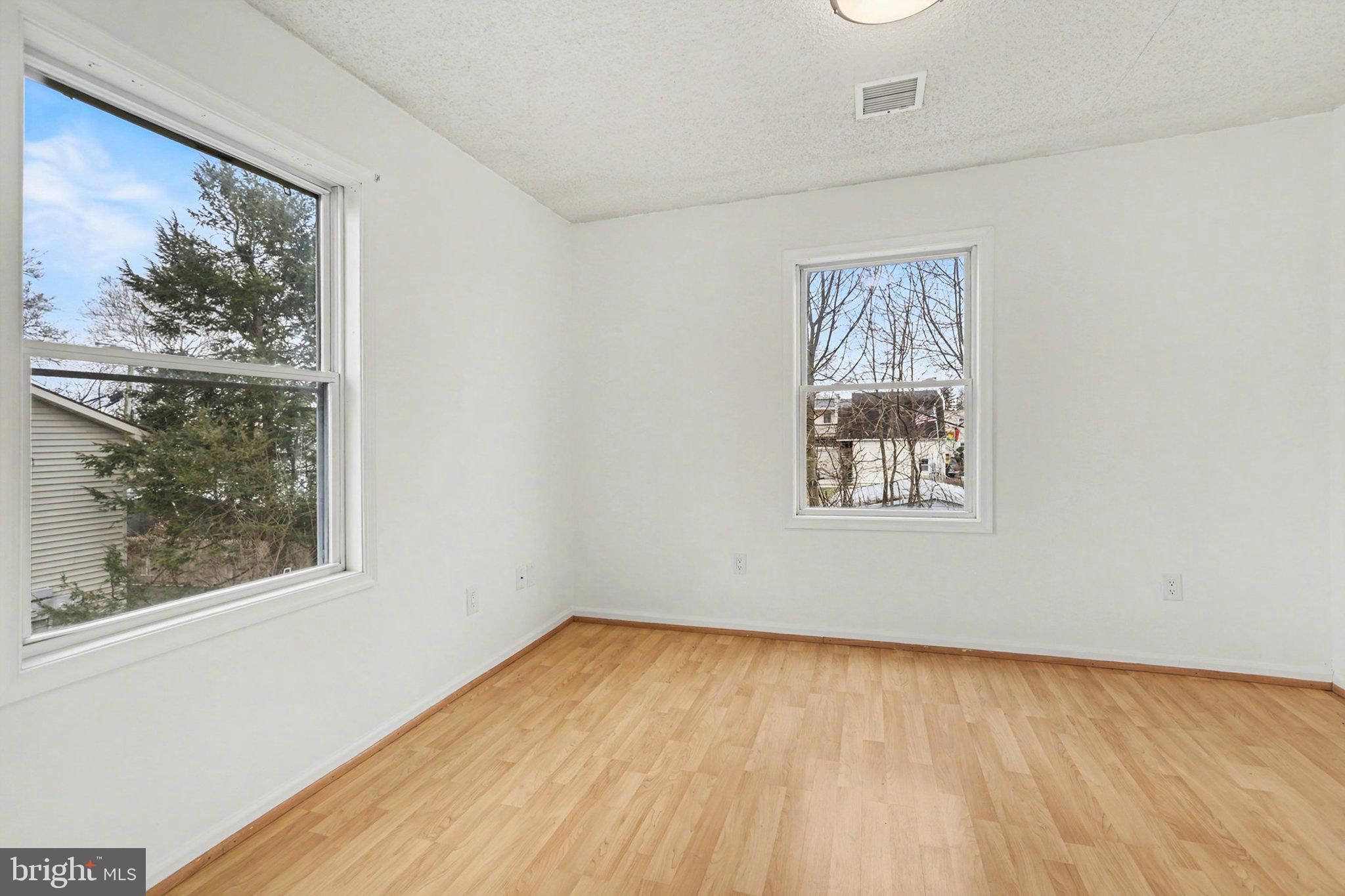 DUKE STREET COMMONS - Residential