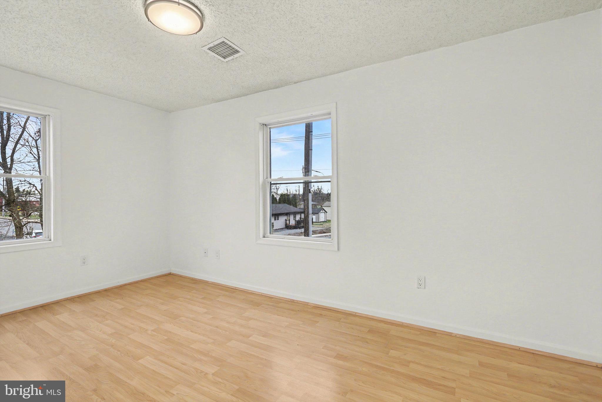 DUKE STREET COMMONS - Residential