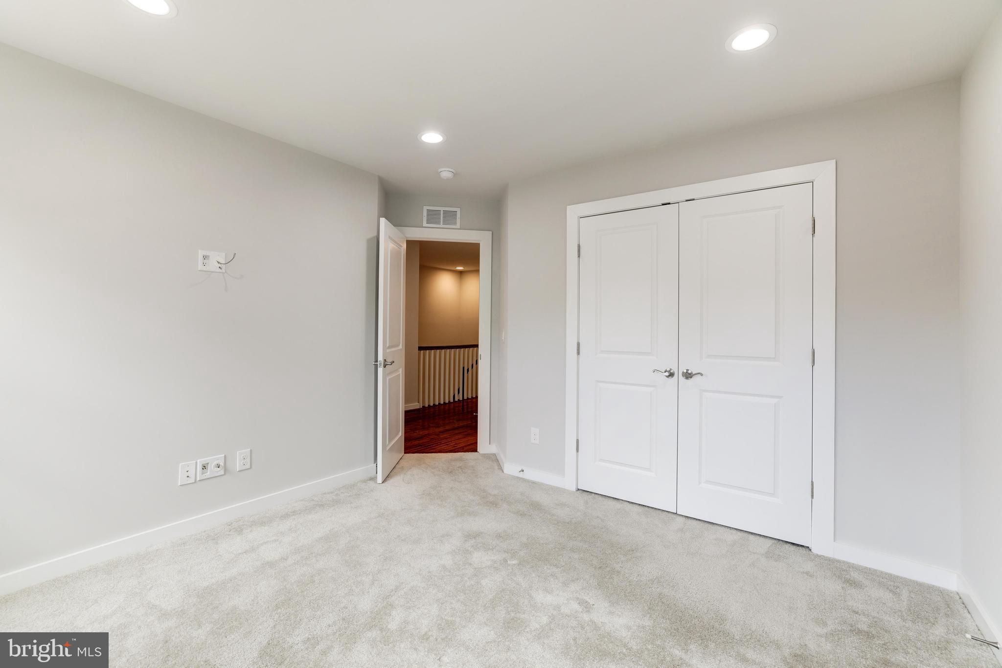 TOWNES OF BURKE - Residential Lease