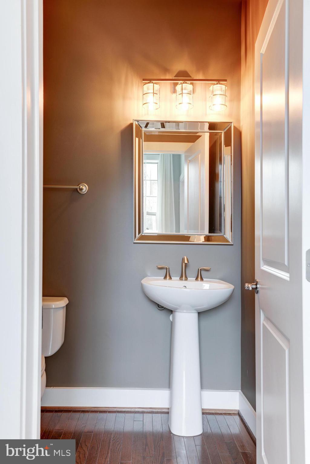 TOWNES OF BURKE - Residential Lease