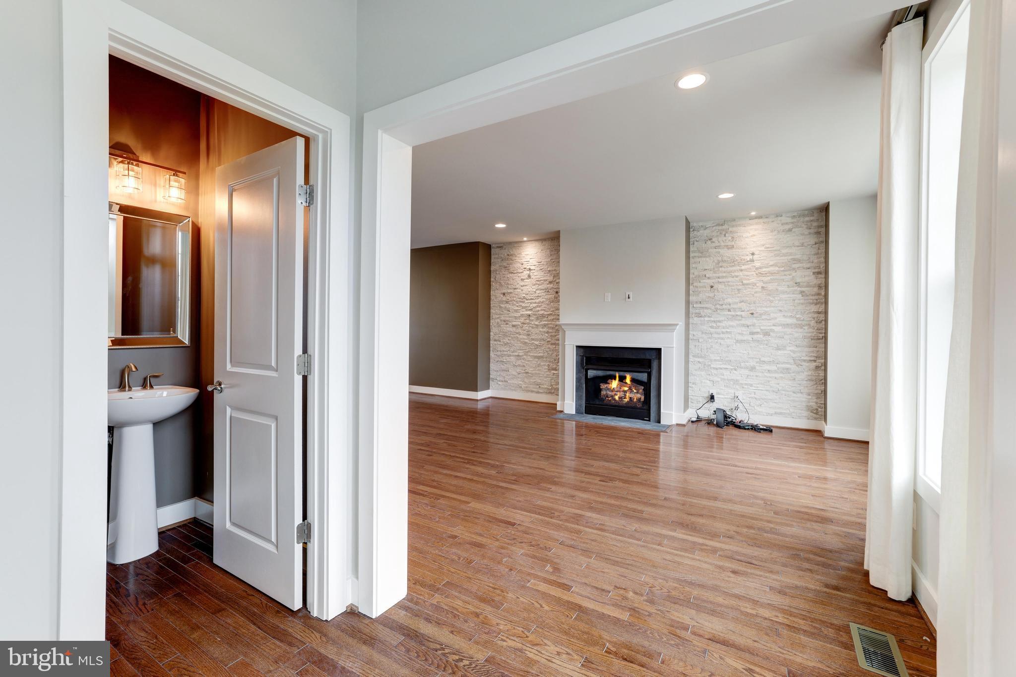 TOWNES OF BURKE - Residential Lease