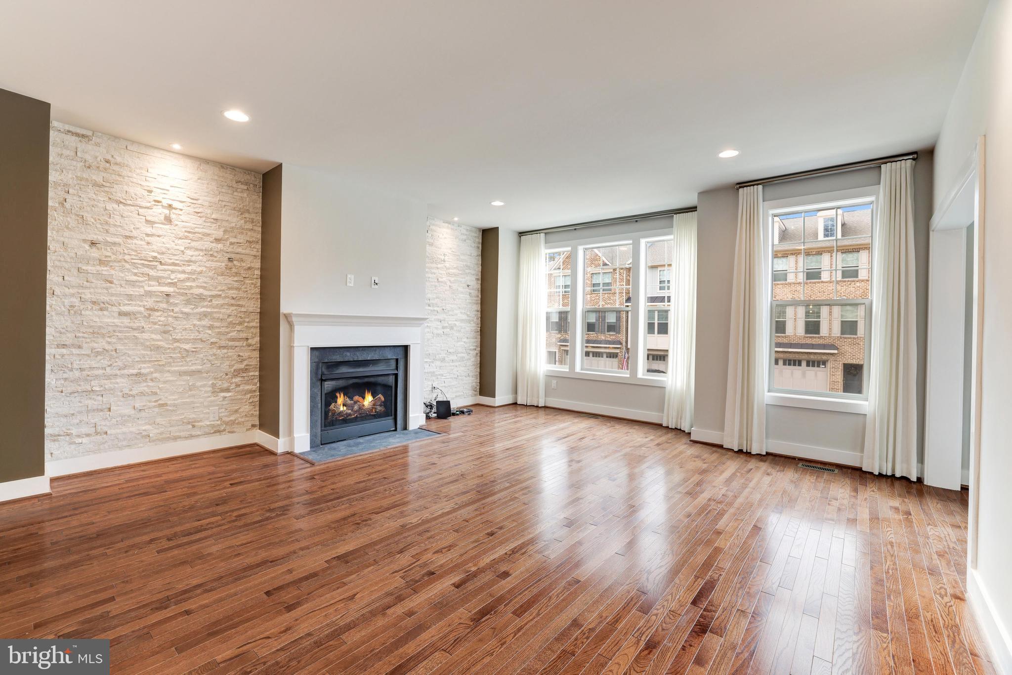 TOWNES OF BURKE - Residential Lease