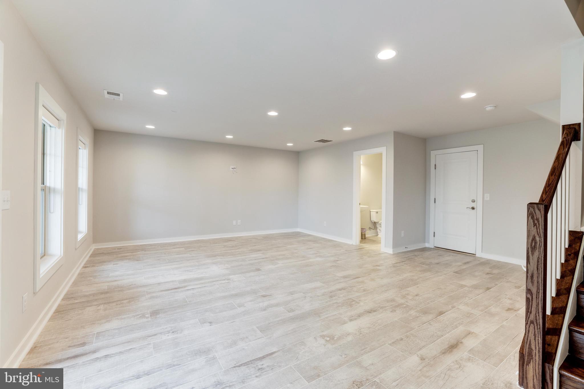 TOWNES OF BURKE - Residential Lease