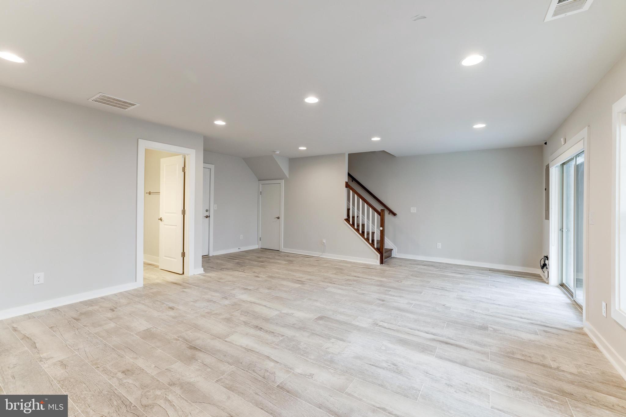 TOWNES OF BURKE - Residential Lease