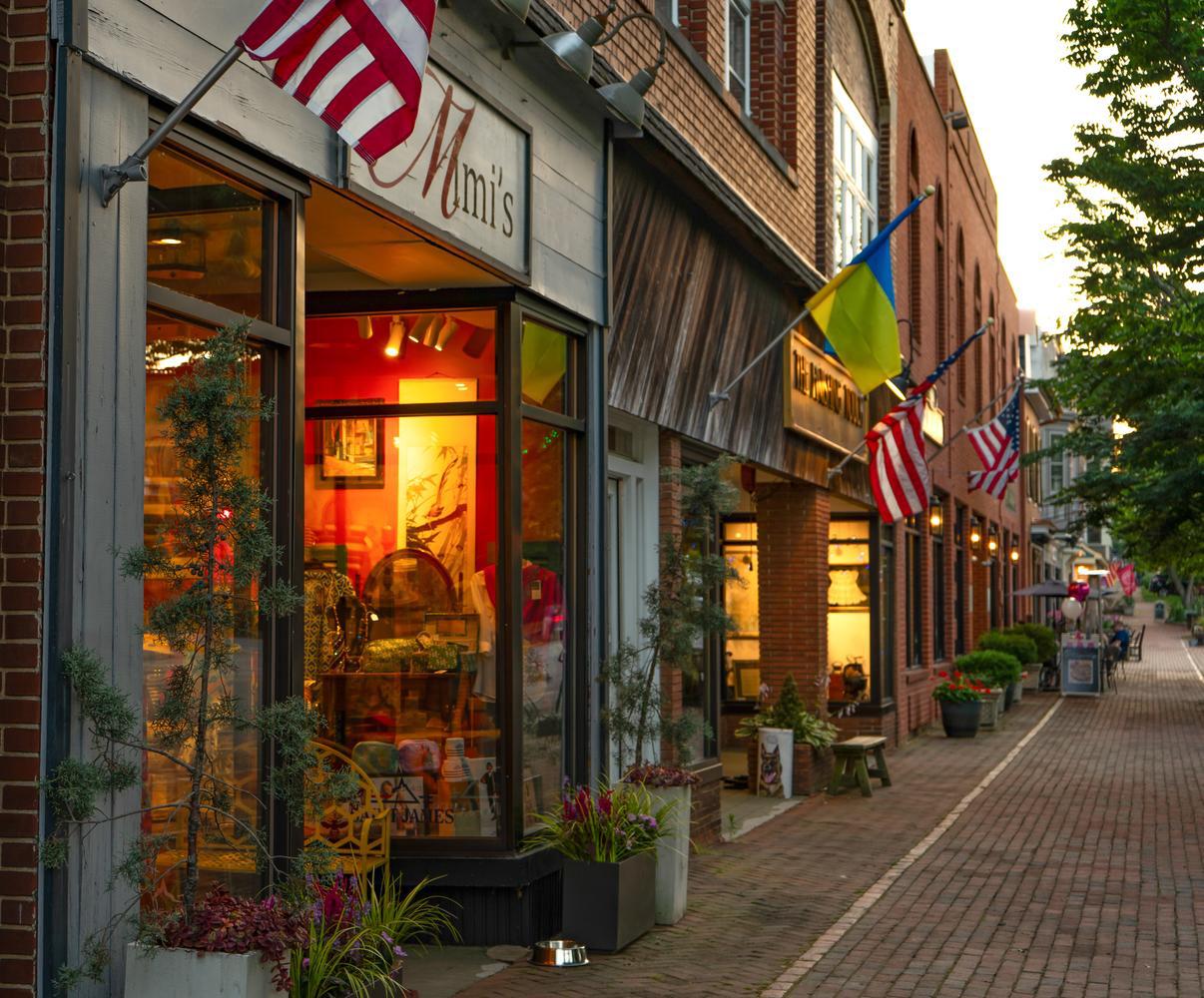 OAK HOLLOW - Residential