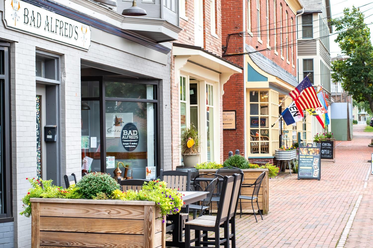 OAK HOLLOW - Residential