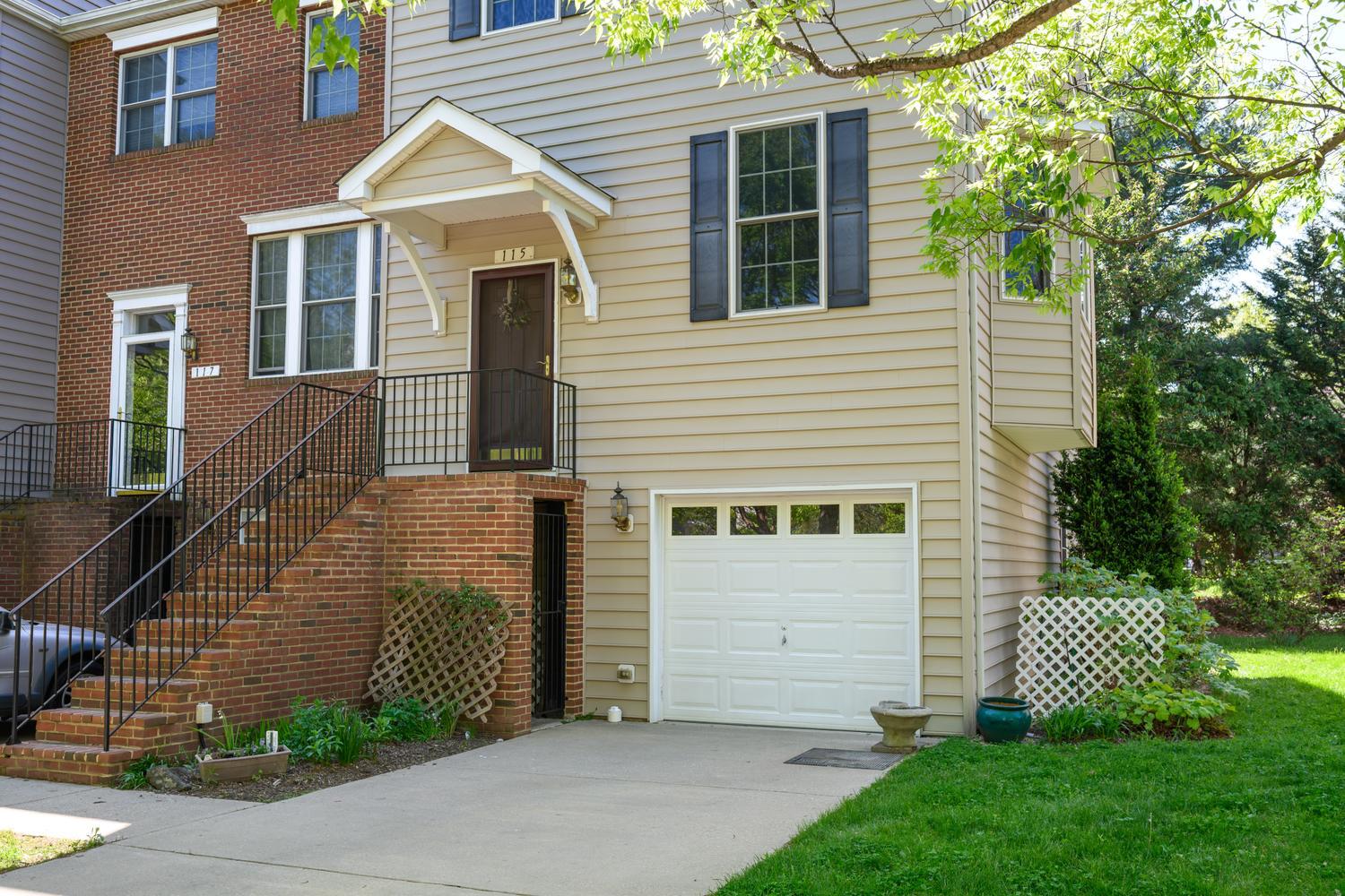 OAK HOLLOW - Residential