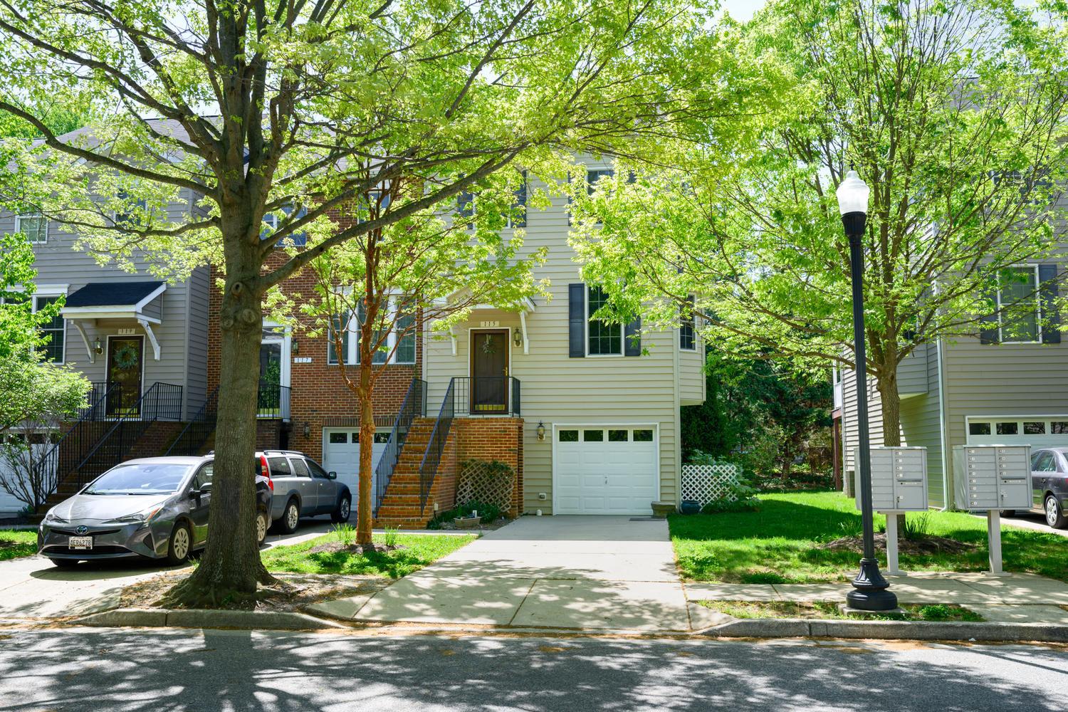 OAK HOLLOW - Residential