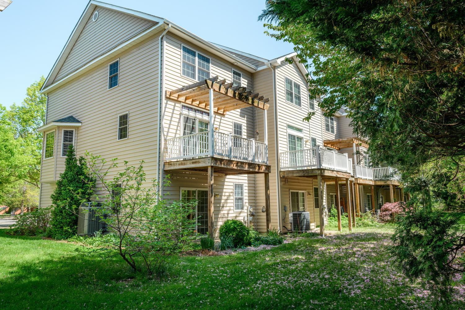 OAK HOLLOW - Residential