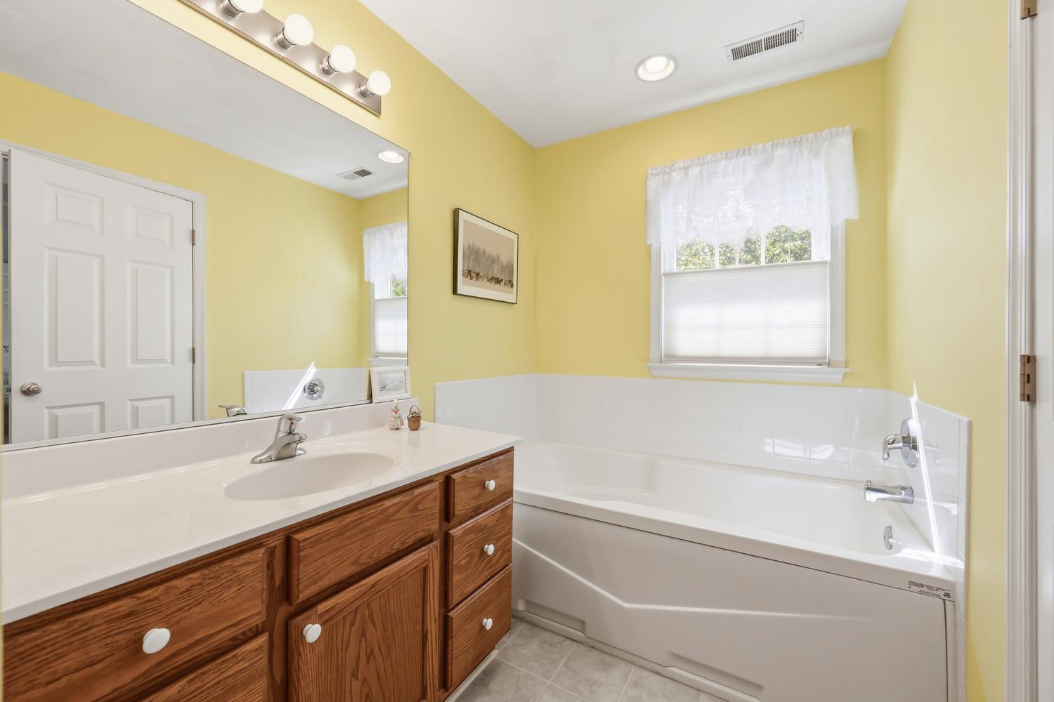 OAK HOLLOW - Residential