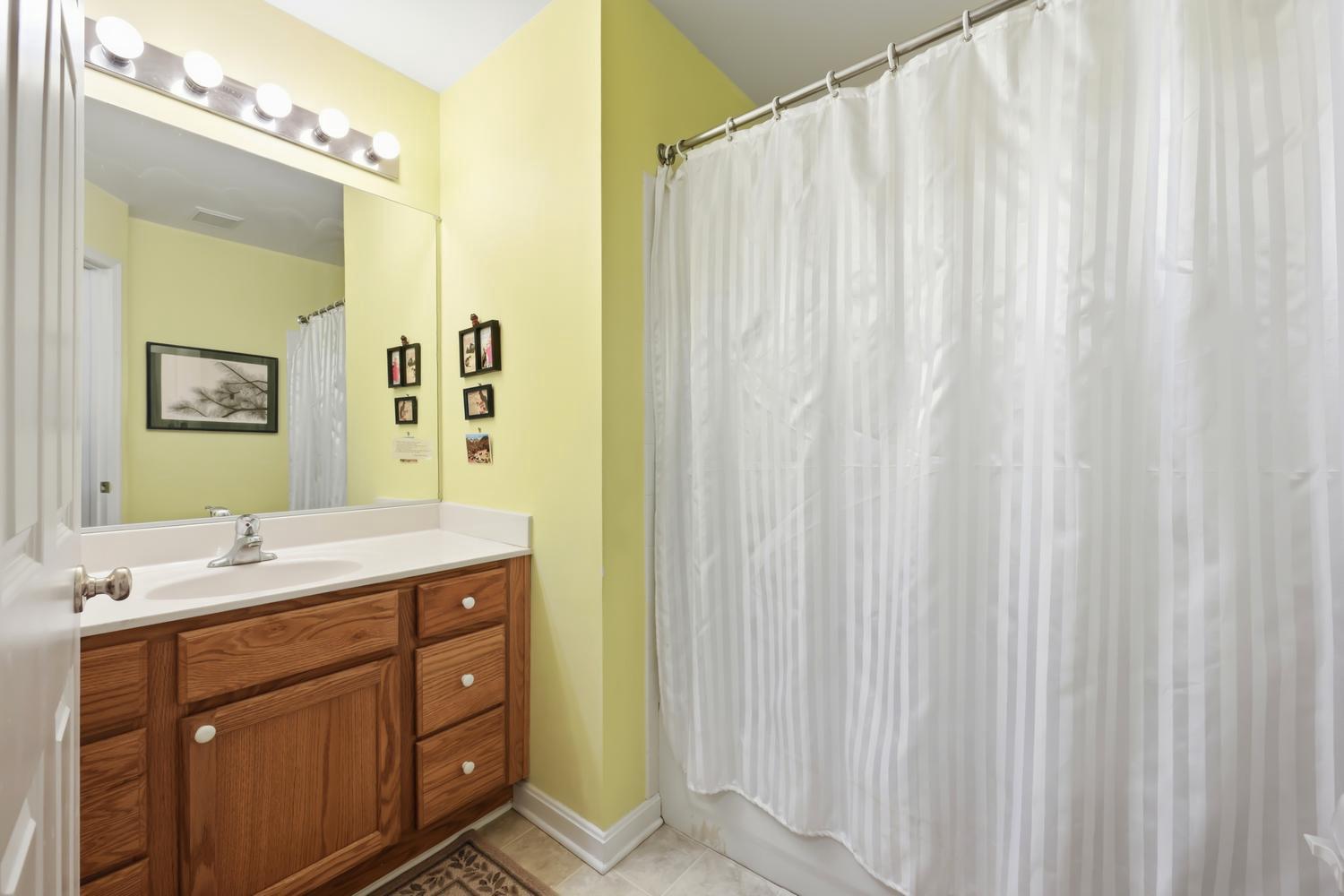 OAK HOLLOW - Residential