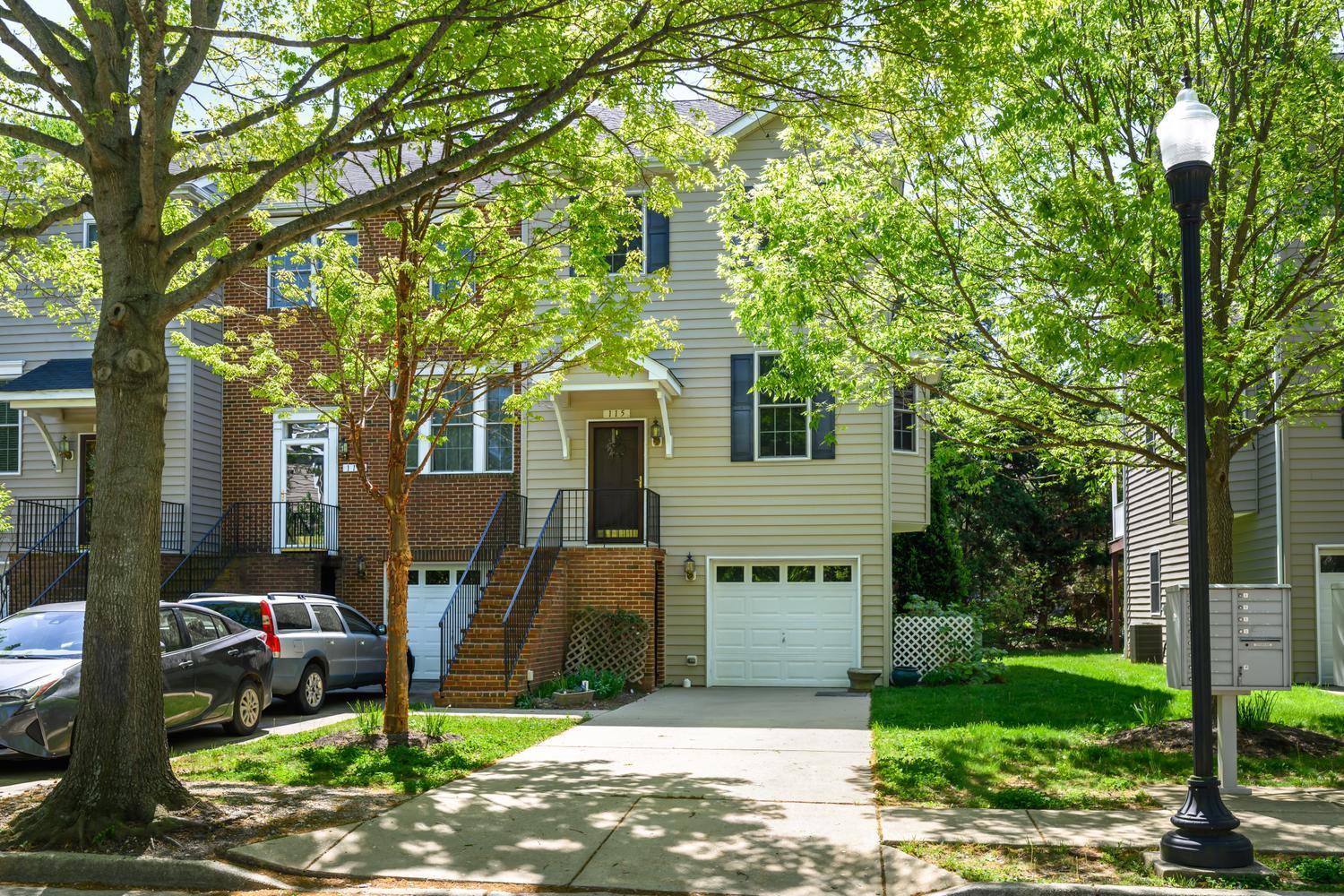 OAK HOLLOW - Residential