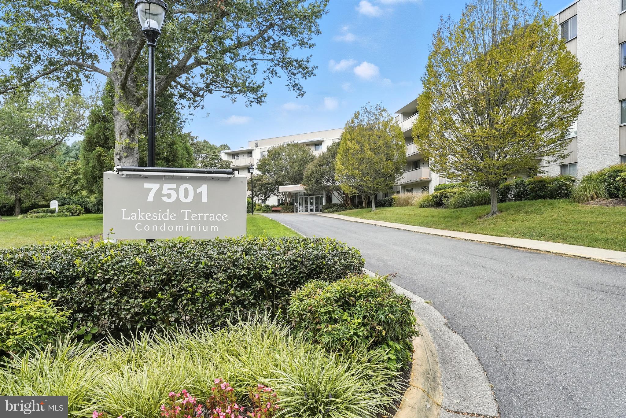 7501 DEMOCRACY BOULEVARD B422