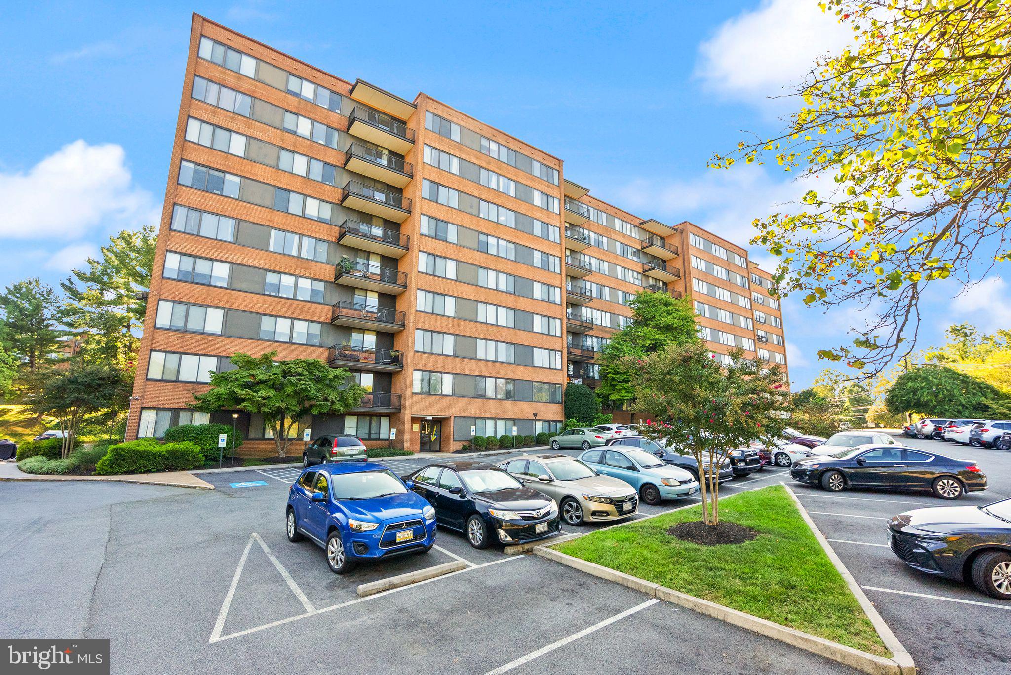 4390 LORCOM LANE 206