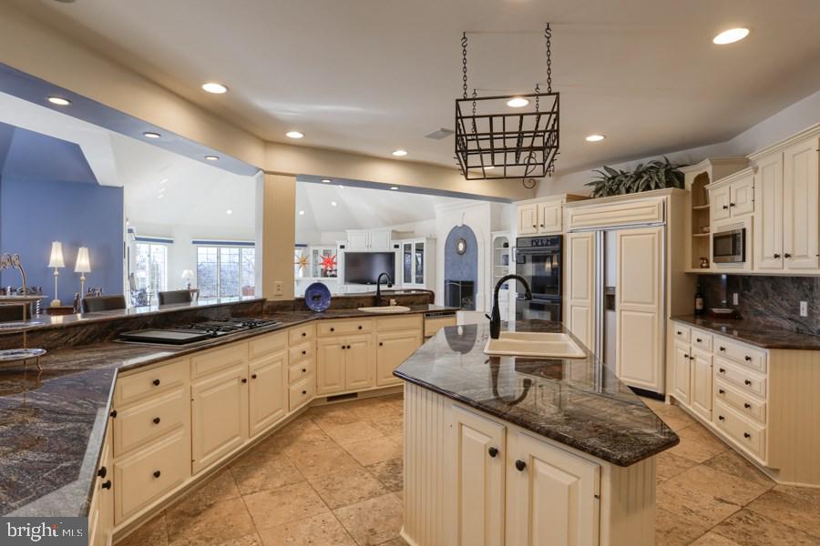 STRAWBERRY FIELDS - Residential